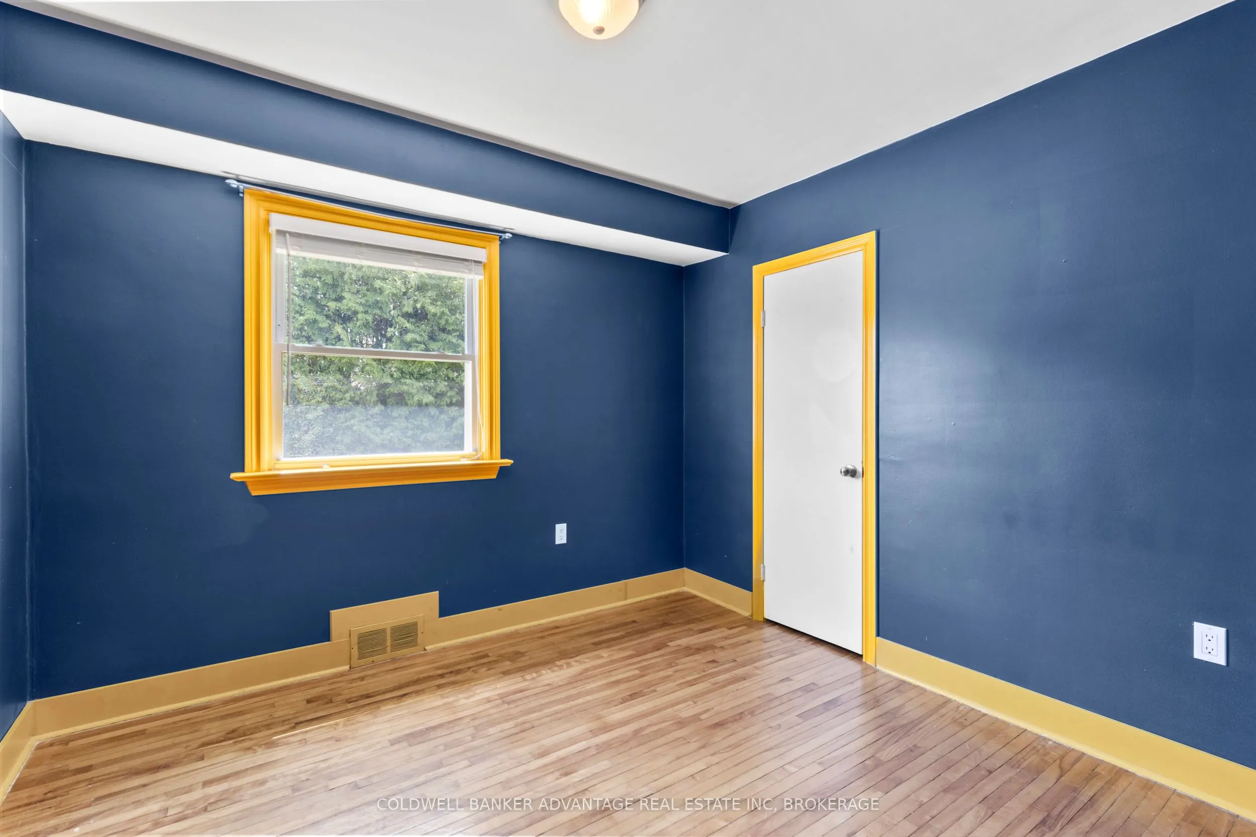 302 Main Street E