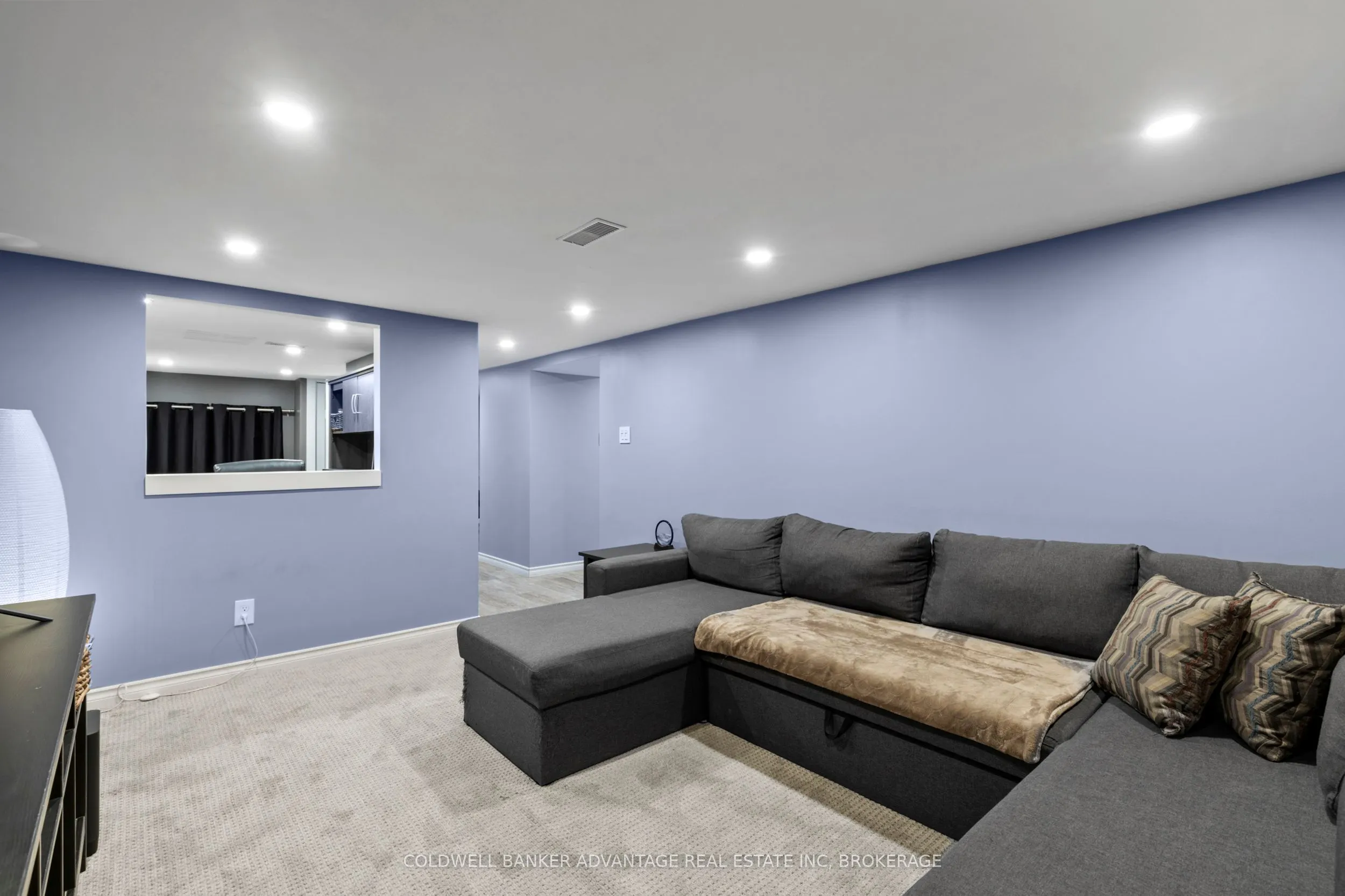 302 Main Street E