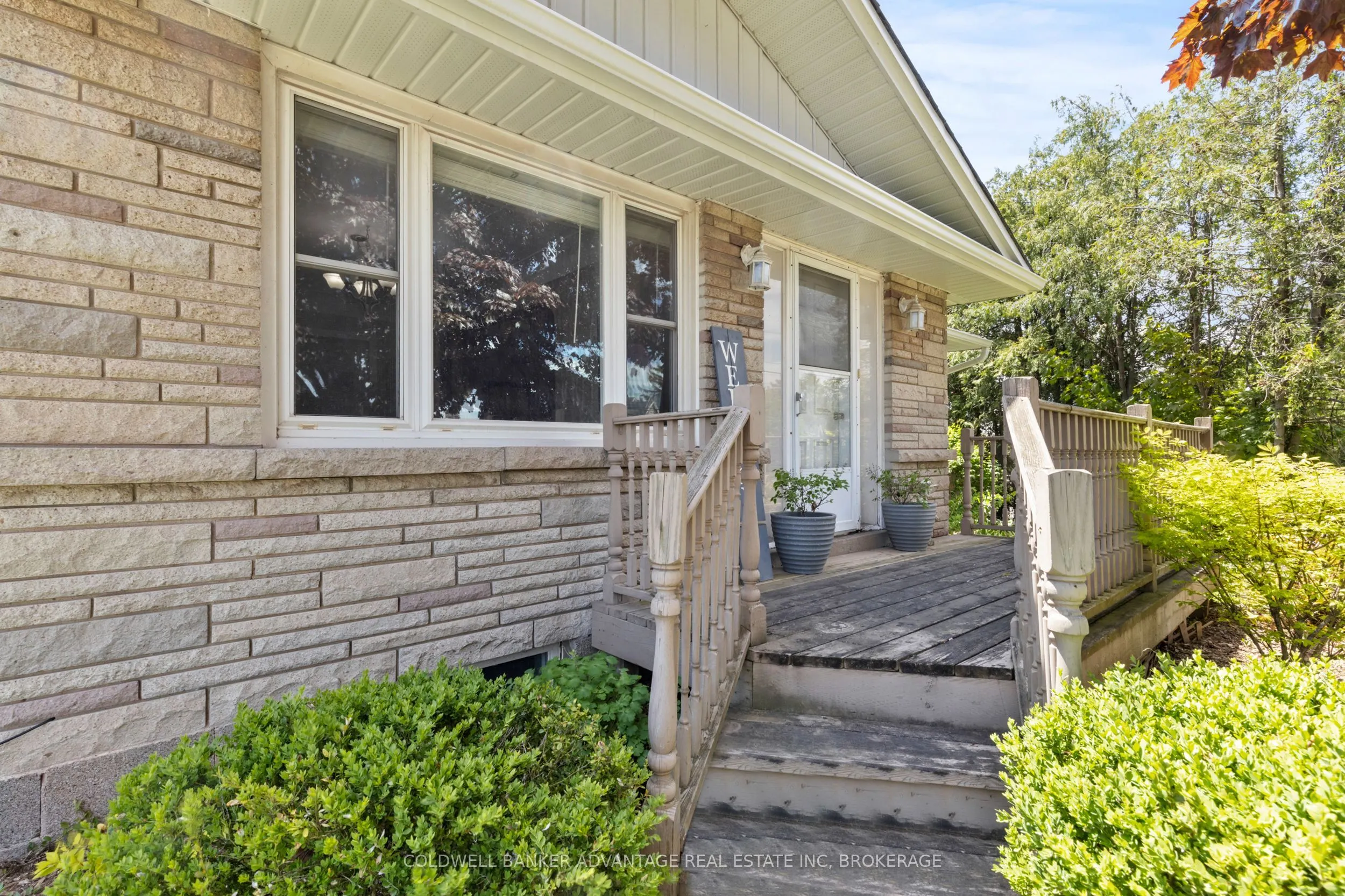 302 Main Street E