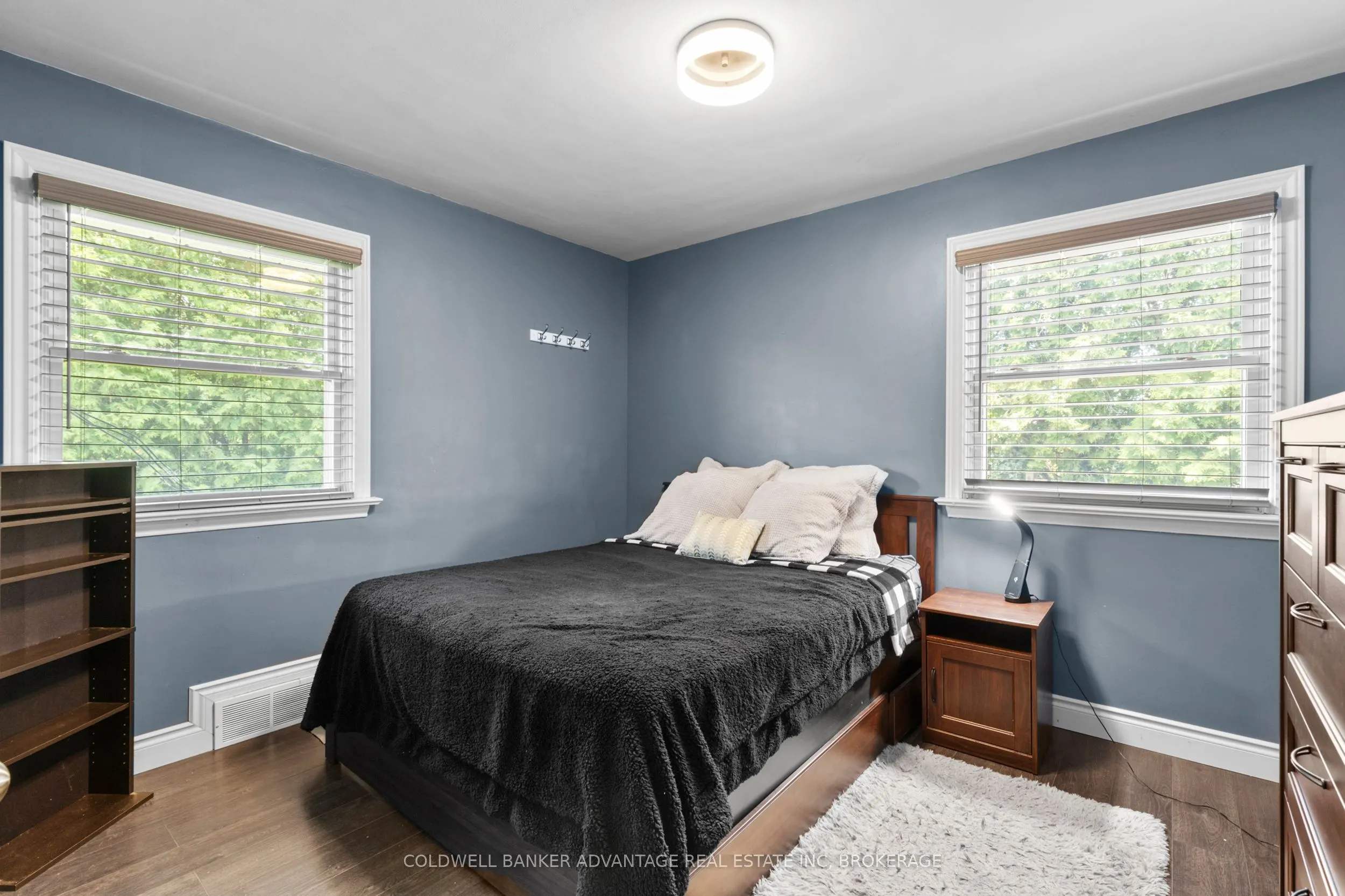 302 Main Street E