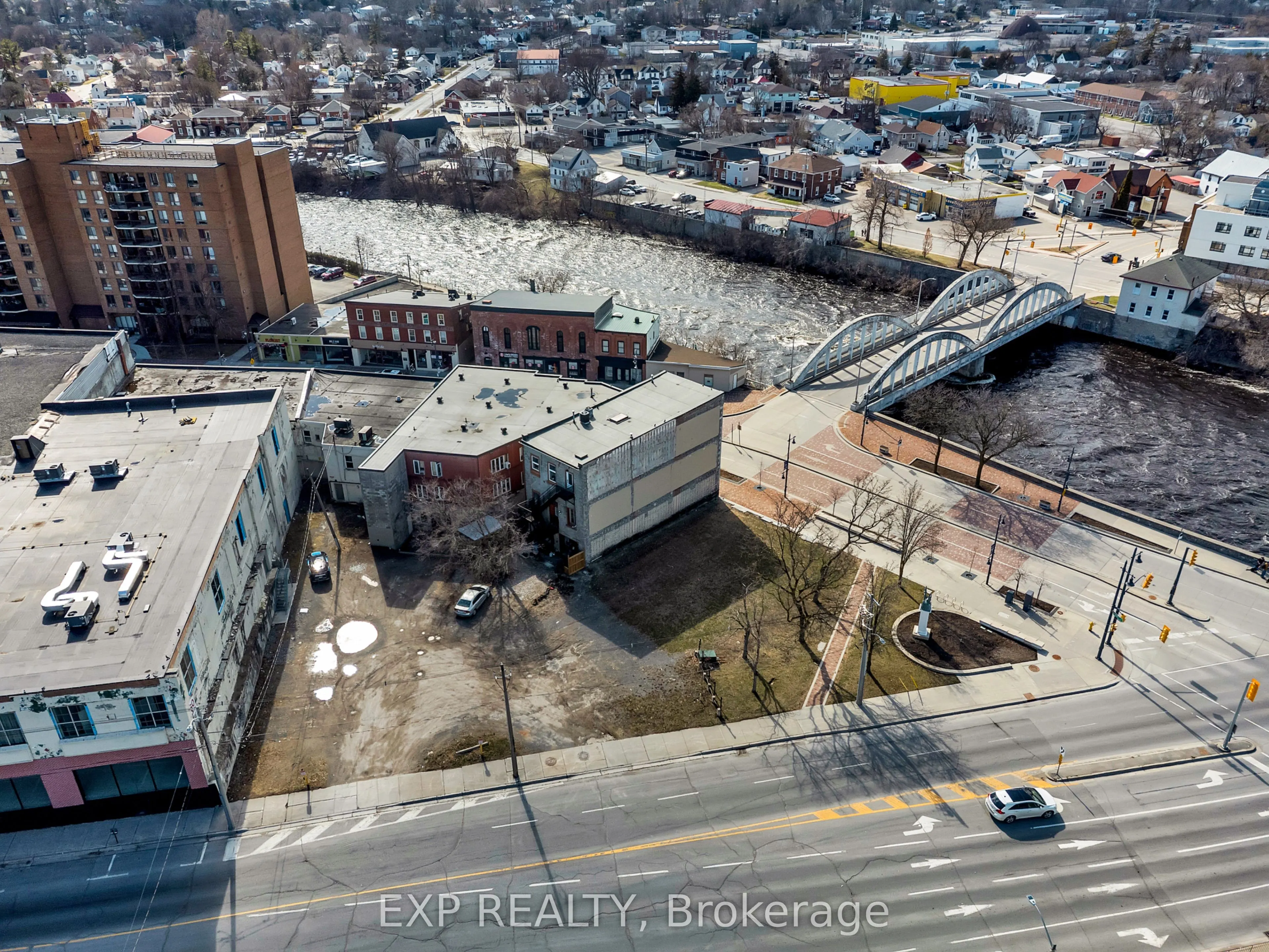 395 Front Street