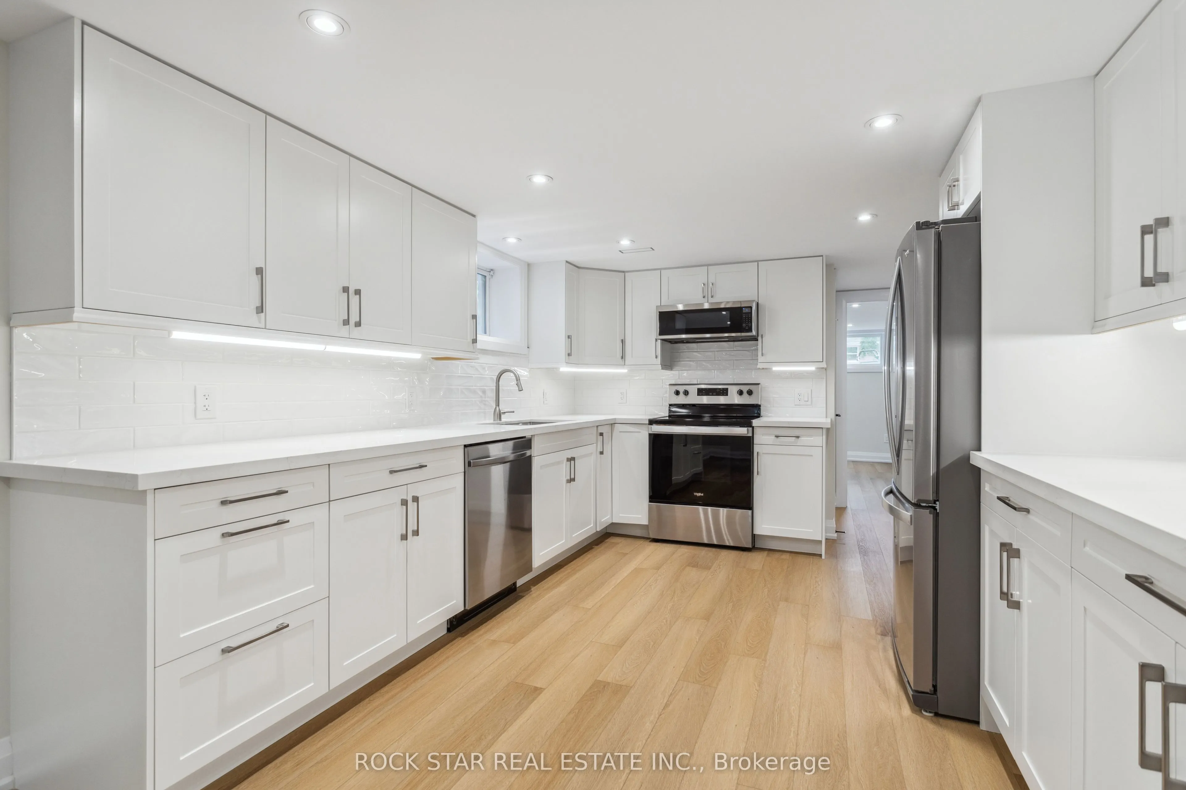 121 TOBY Crescent, #Lower