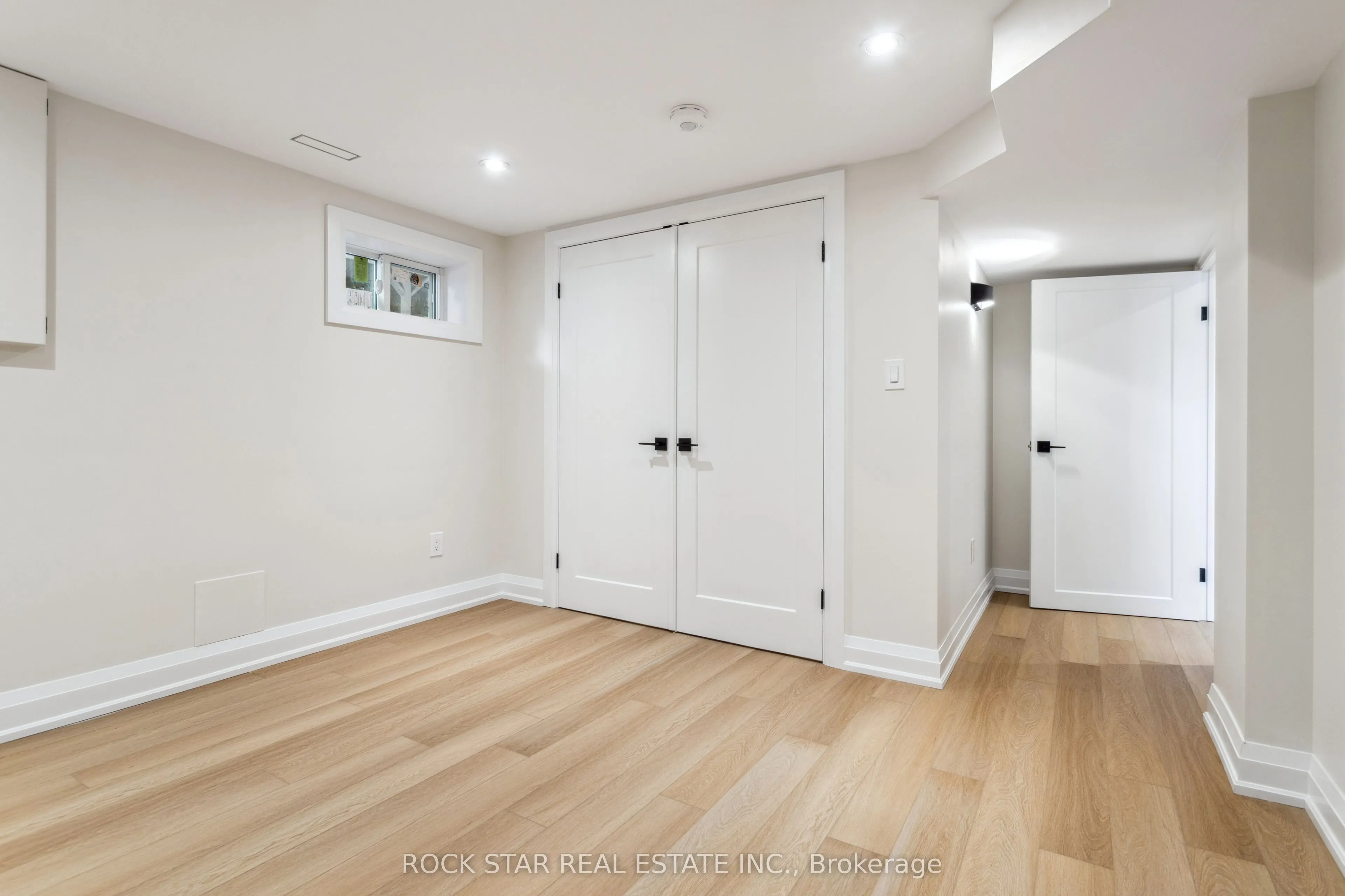 121 TOBY Crescent, #Lower
