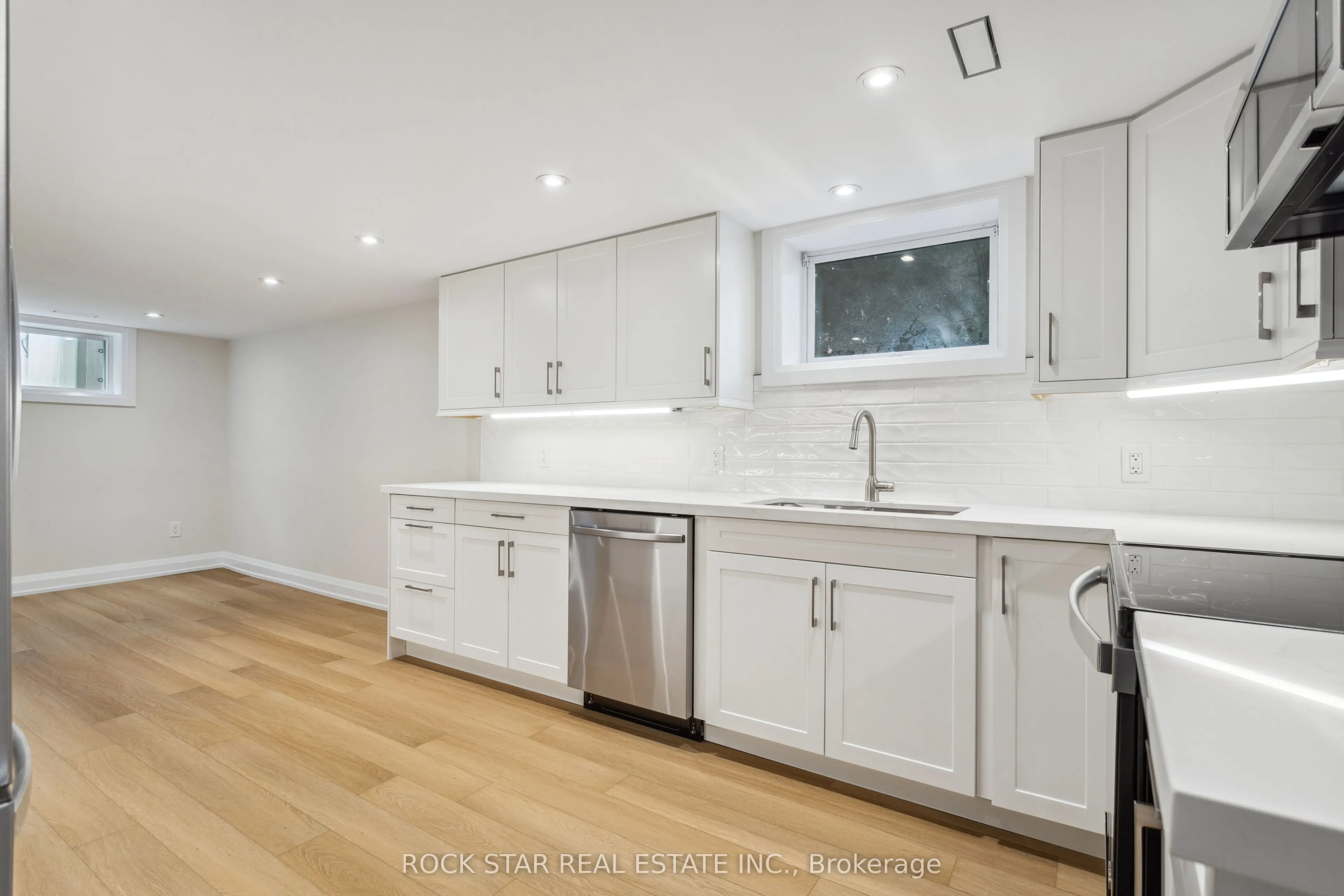 121 TOBY Crescent, #Lower