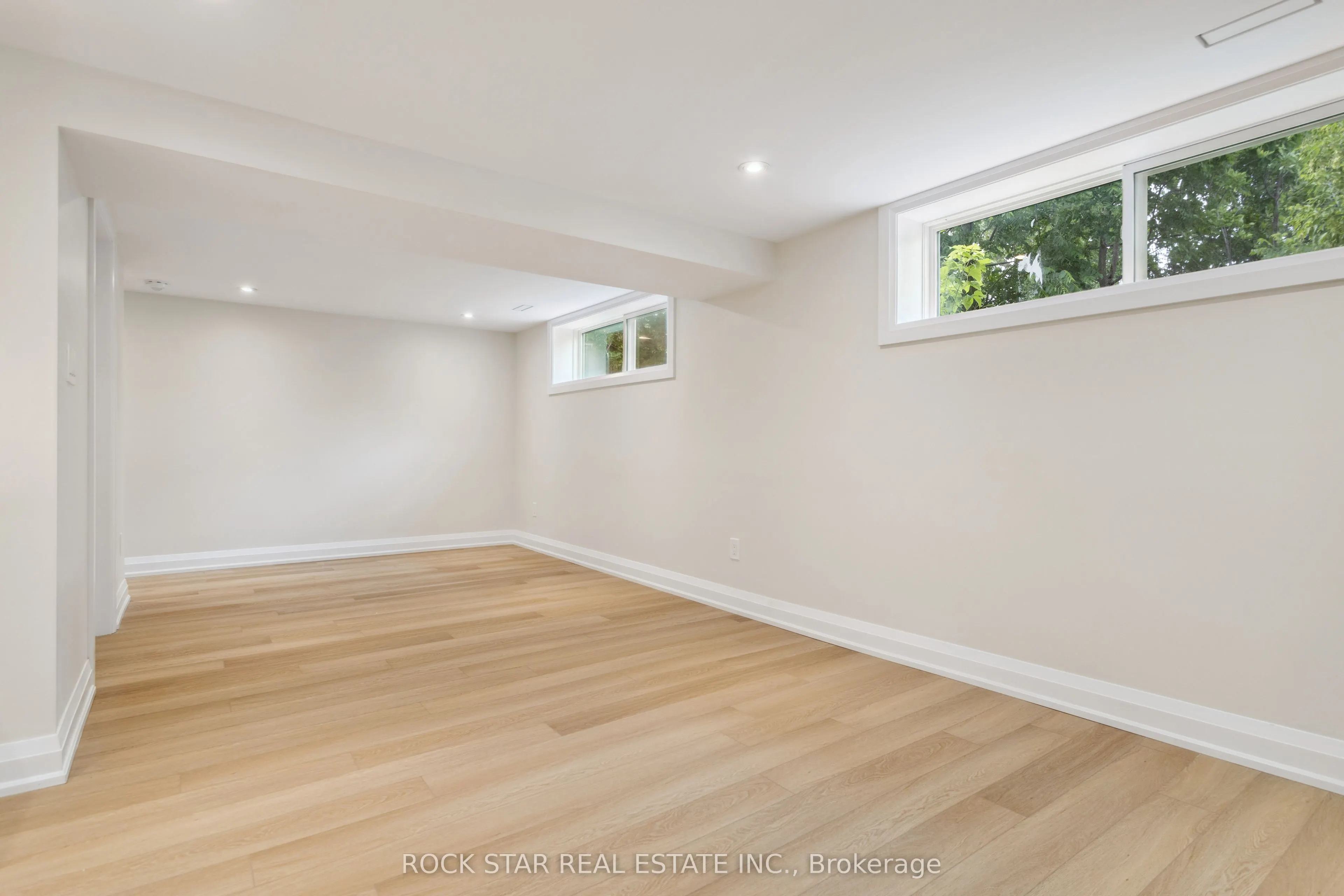 121 TOBY Crescent, #Lower