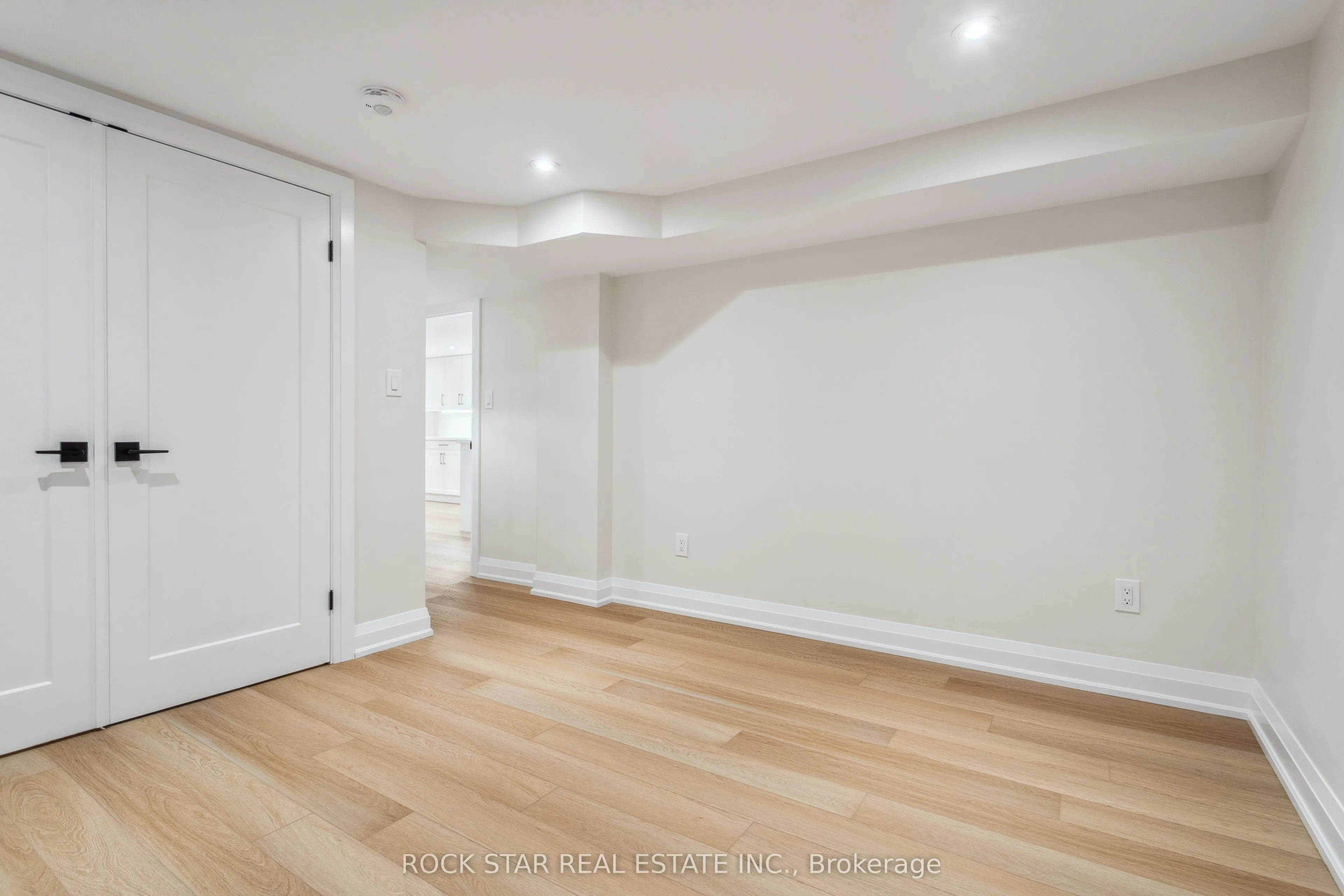121 TOBY Crescent, #Lower