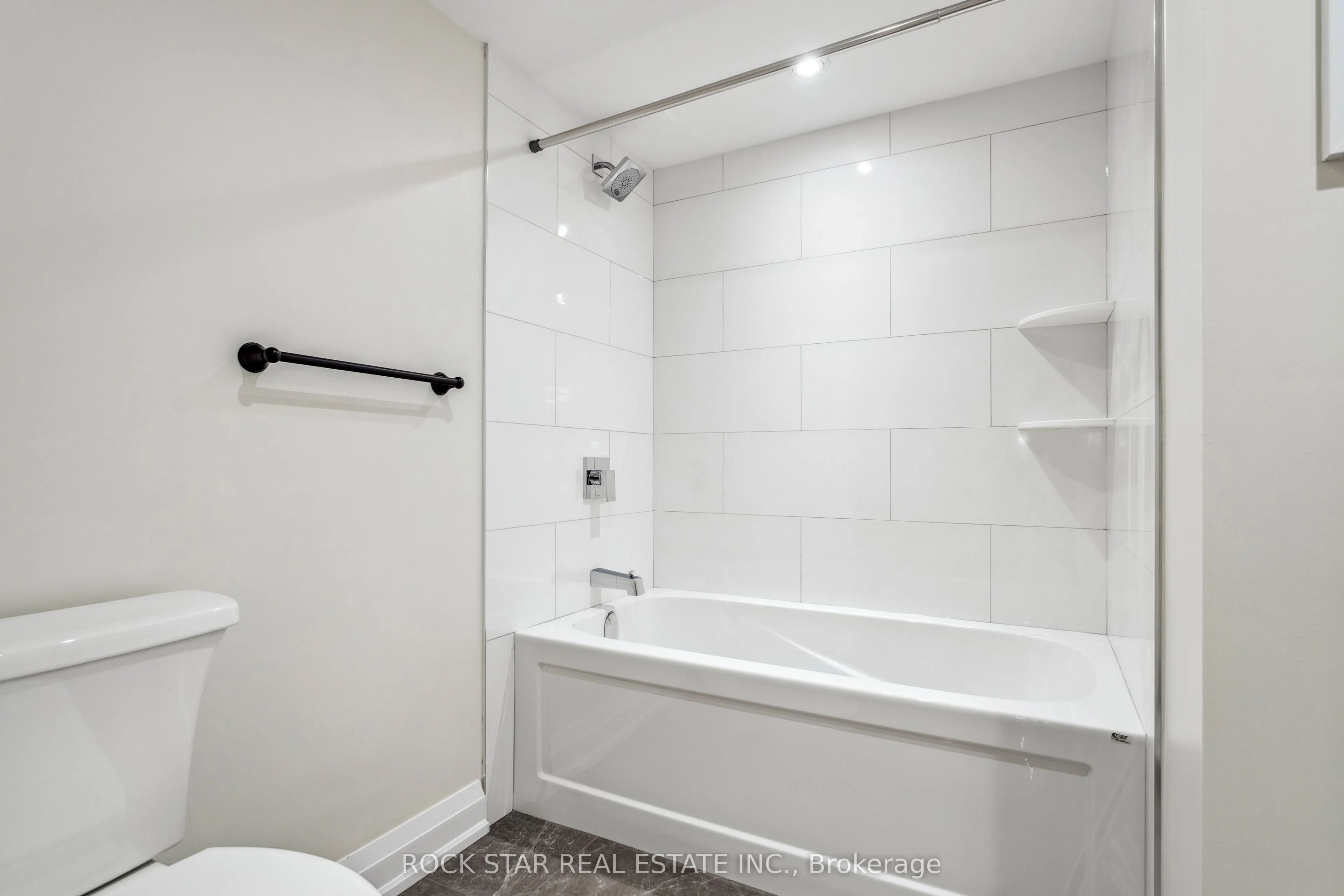 121 TOBY Crescent, #Lower
