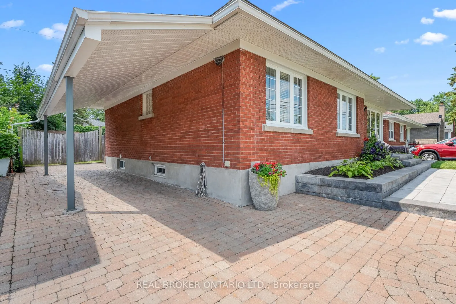 752 Smyth Road