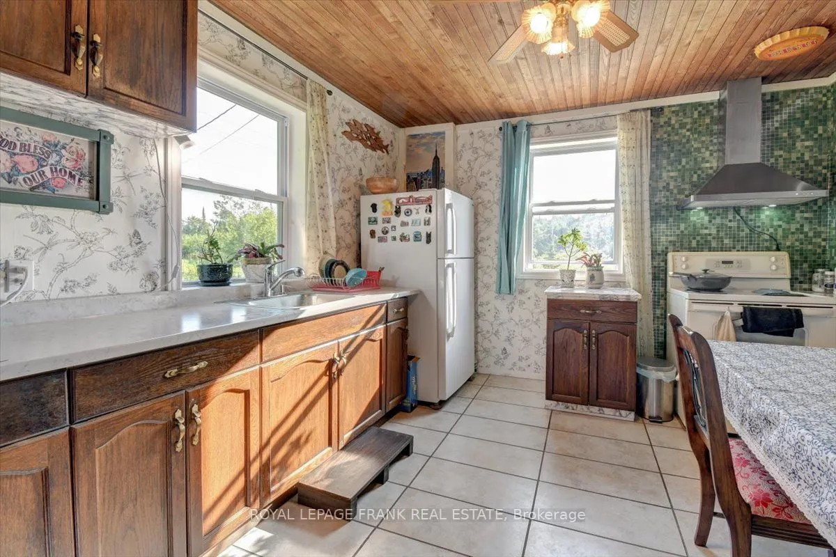 99 Anstruther Lake Road