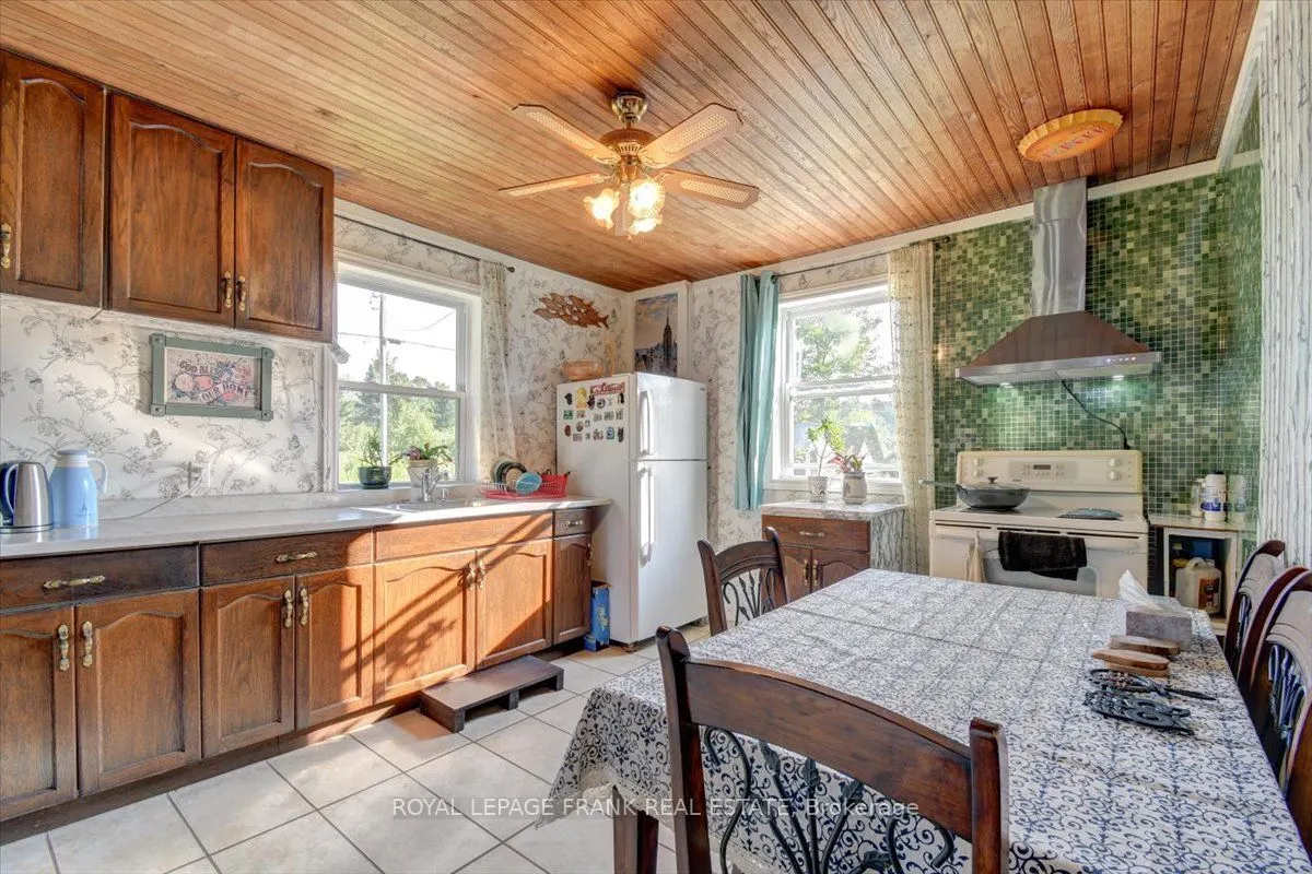 99 Anstruther Lake Road