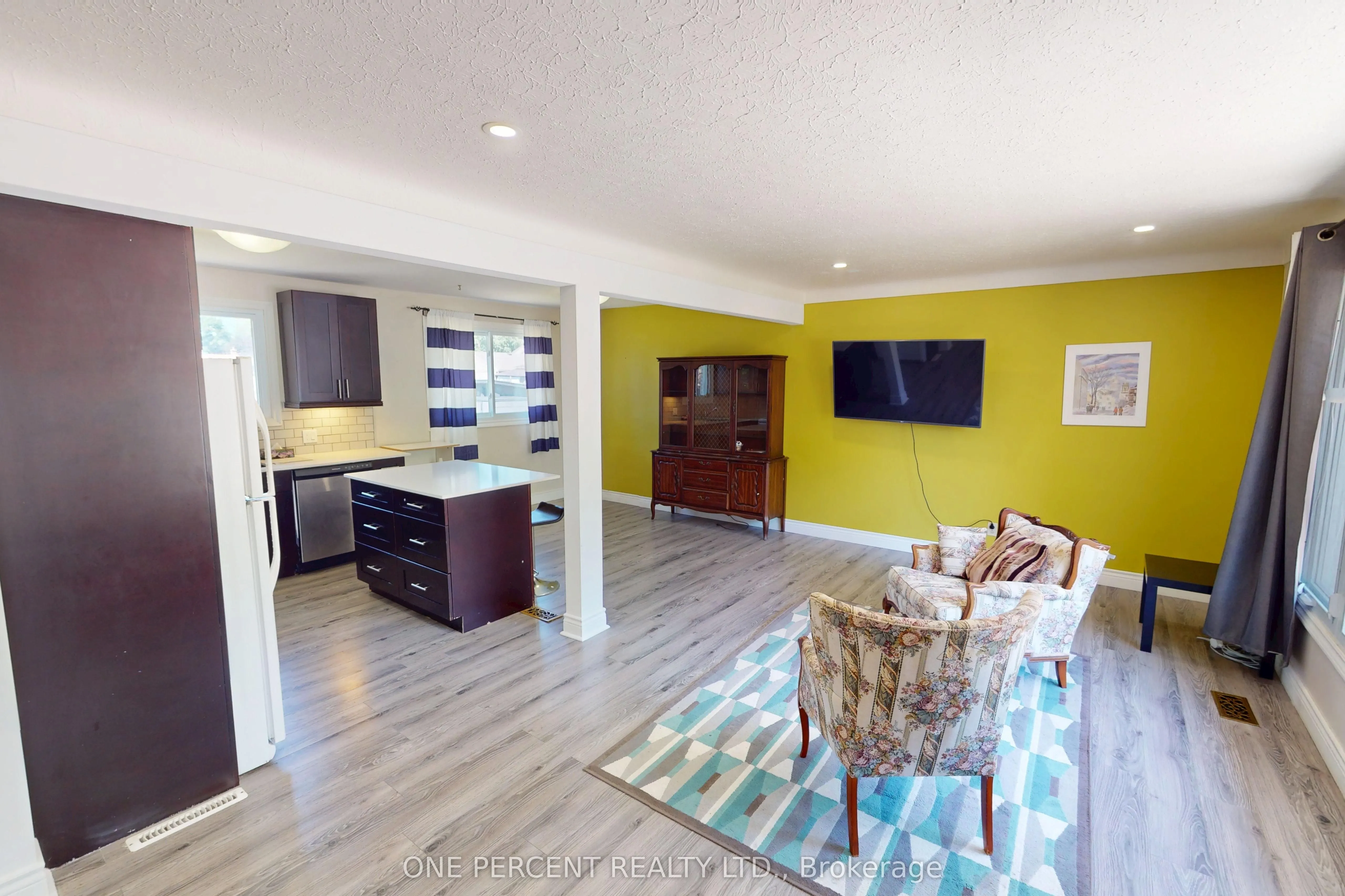 43 Loyalist Drive