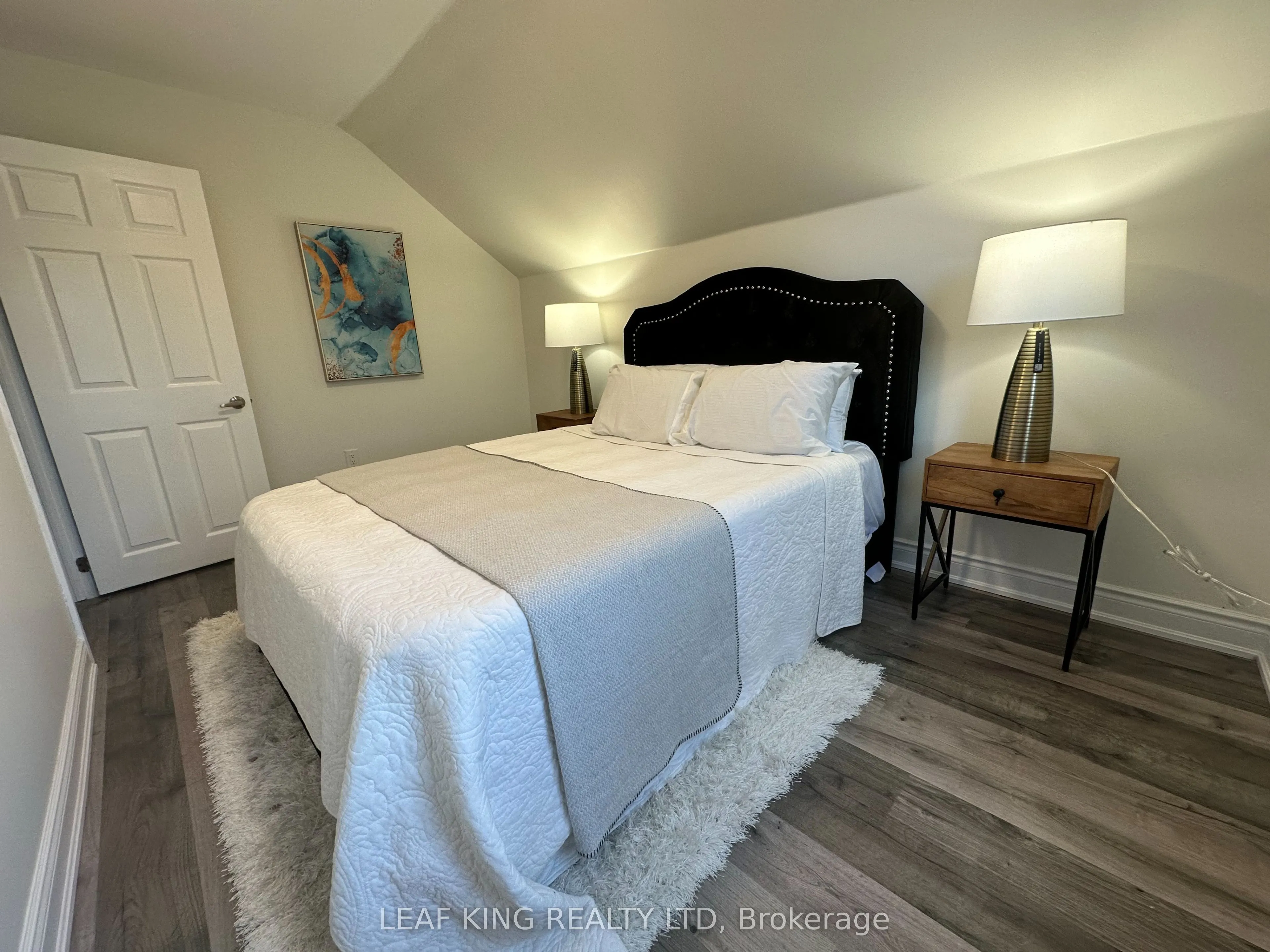 315 Simcoe Street