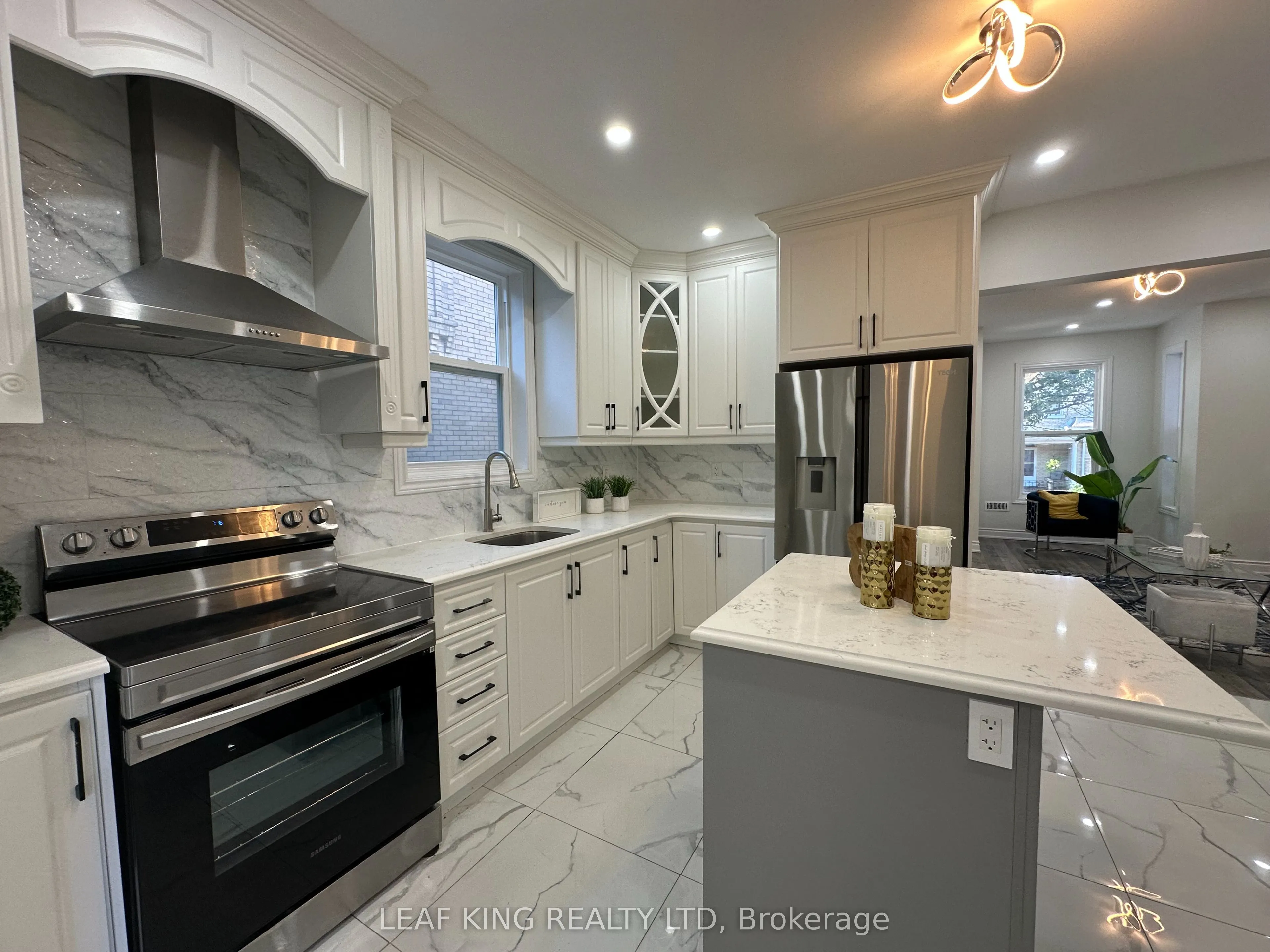 315 Simcoe Street