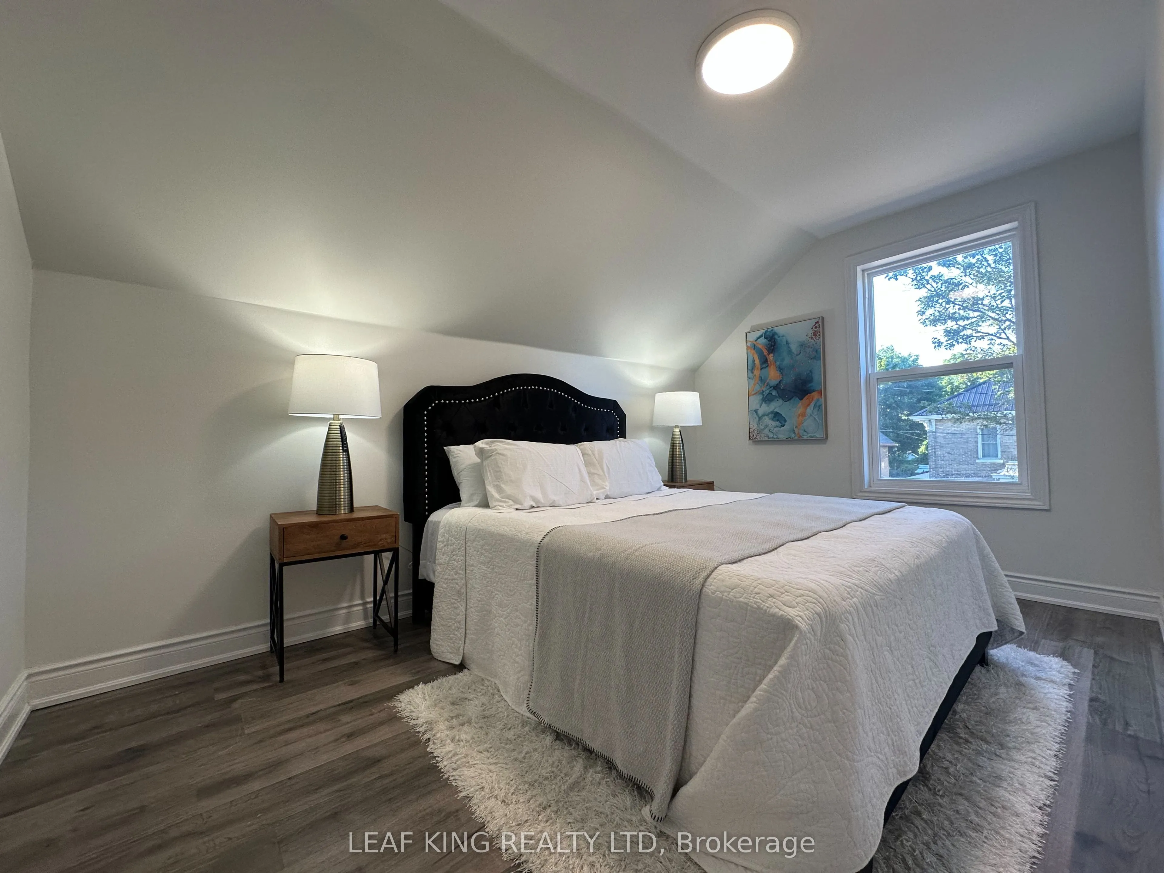 315 Simcoe Street