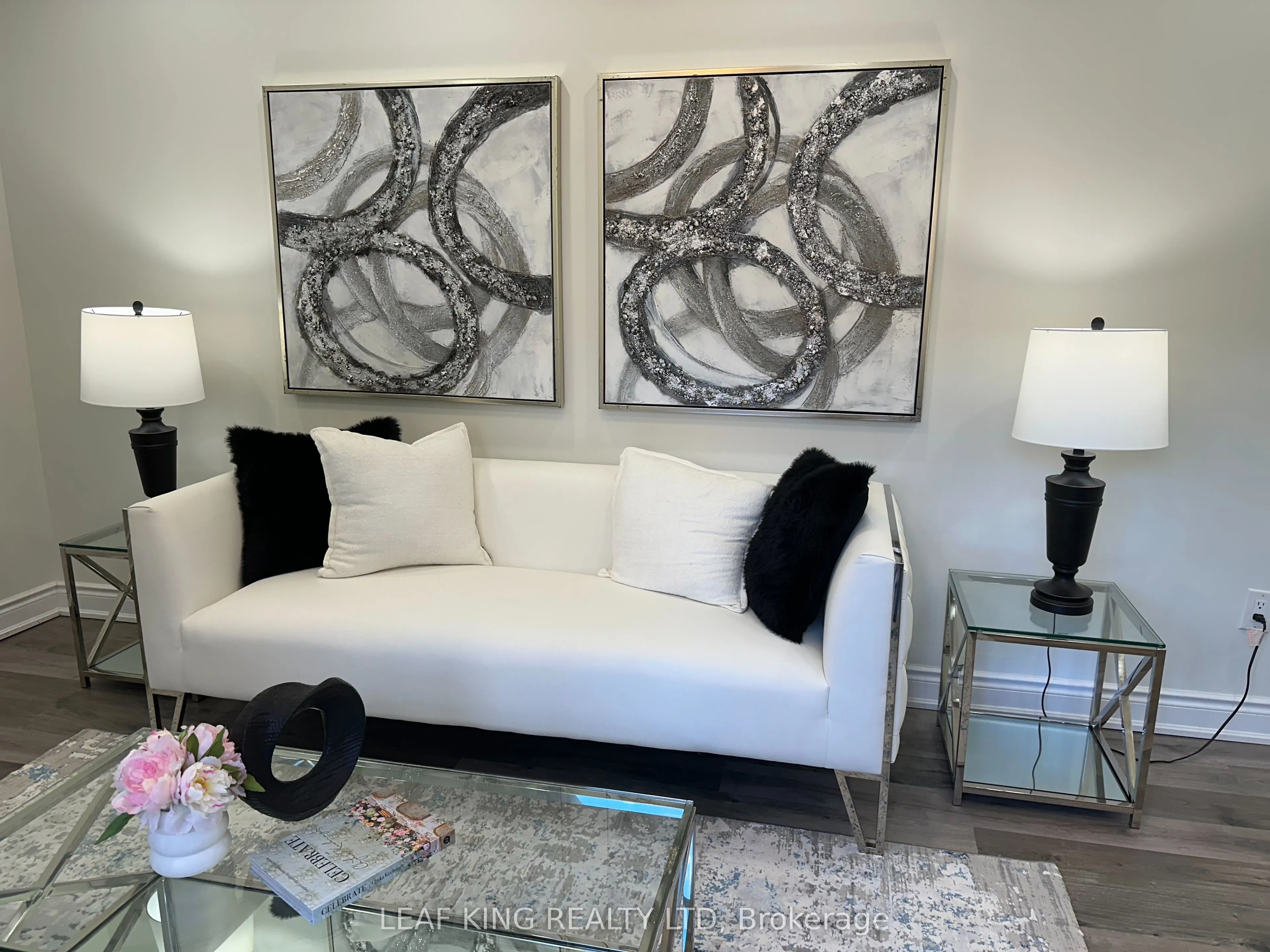 315 Simcoe Street