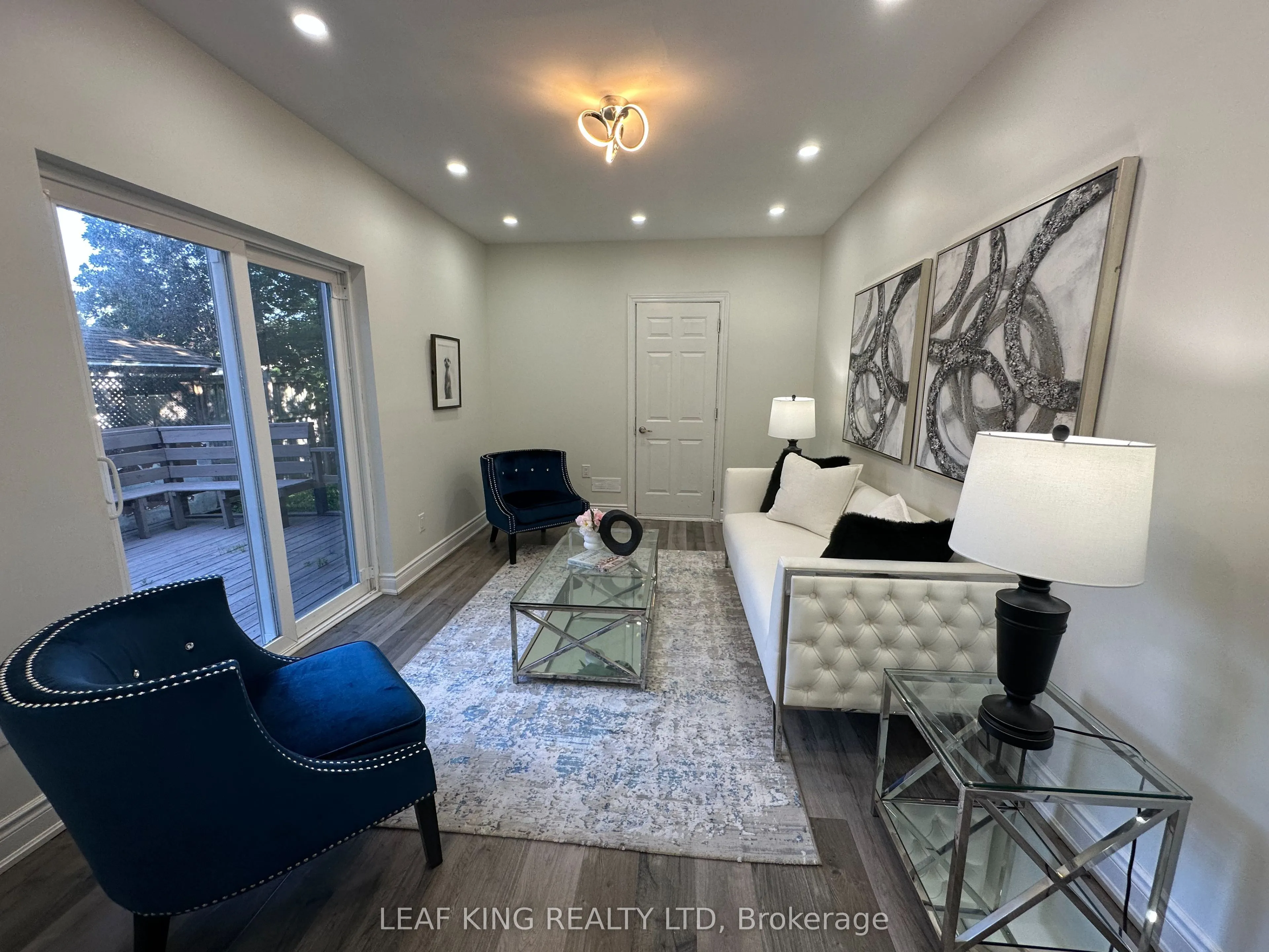 315 Simcoe Street