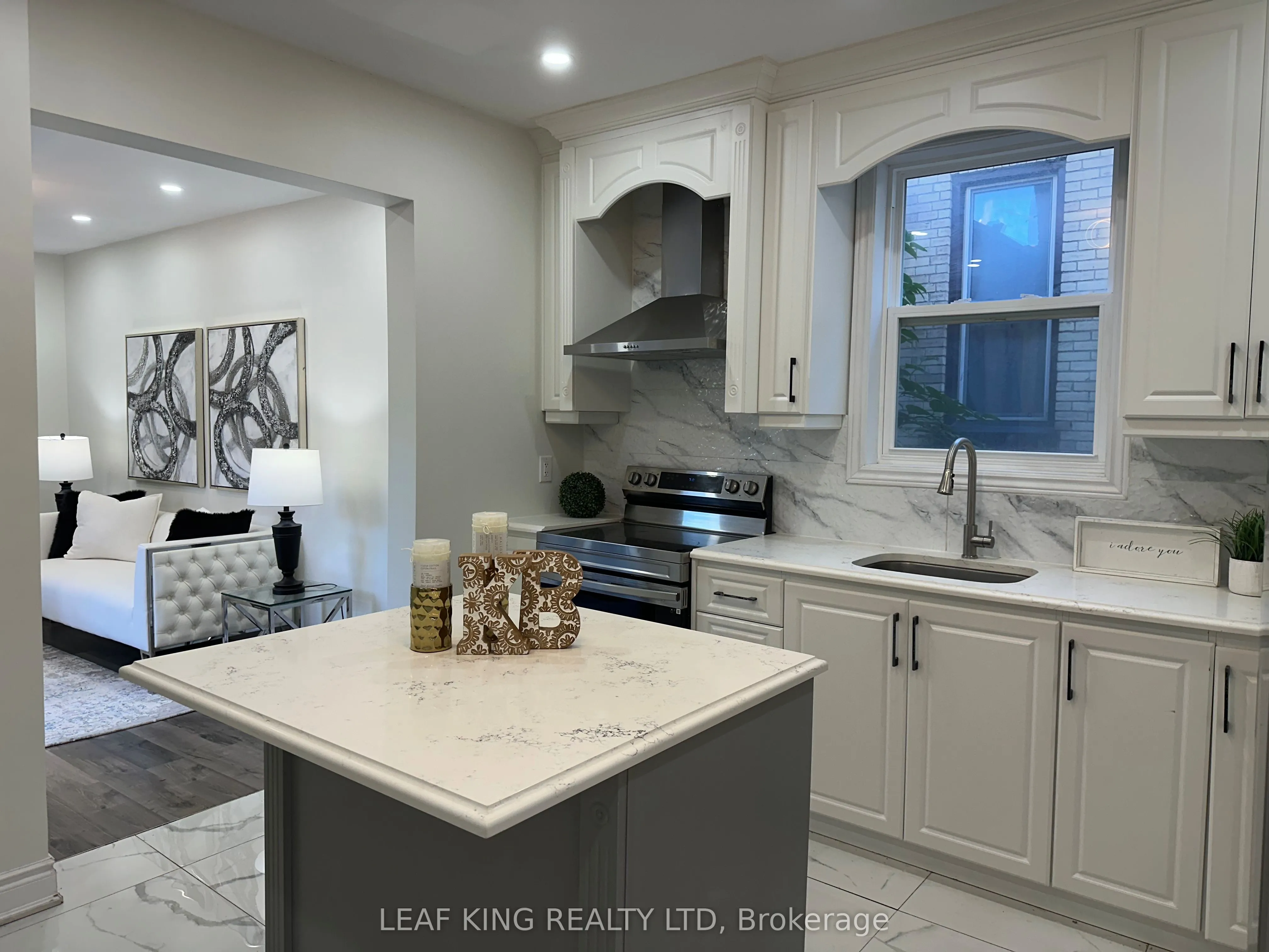 315 Simcoe Street