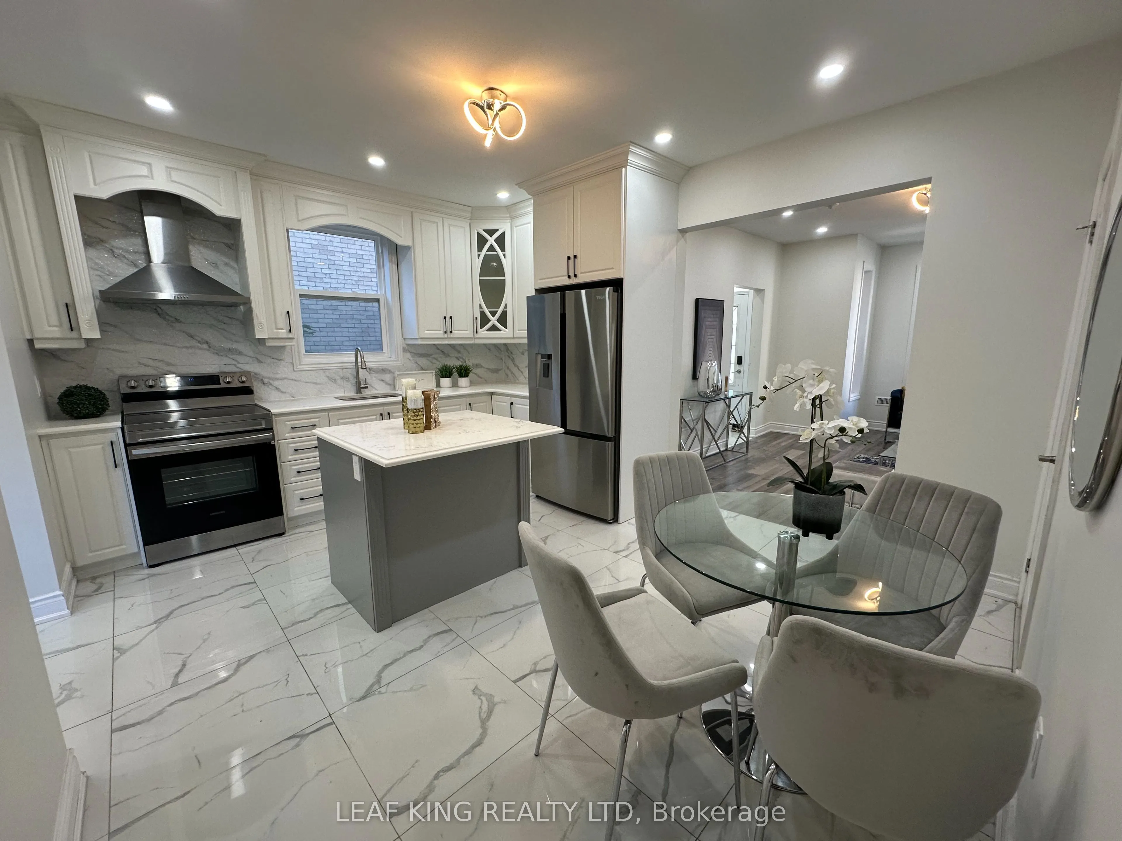 315 Simcoe Street