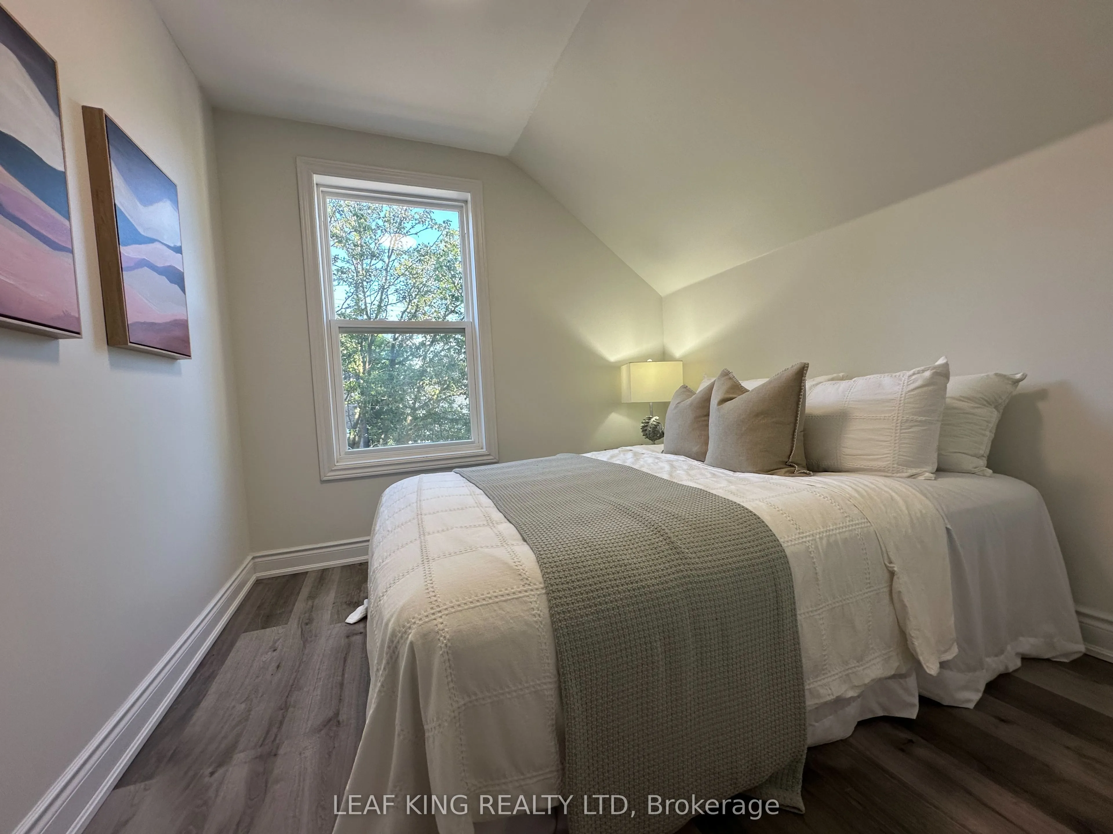 315 Simcoe Street