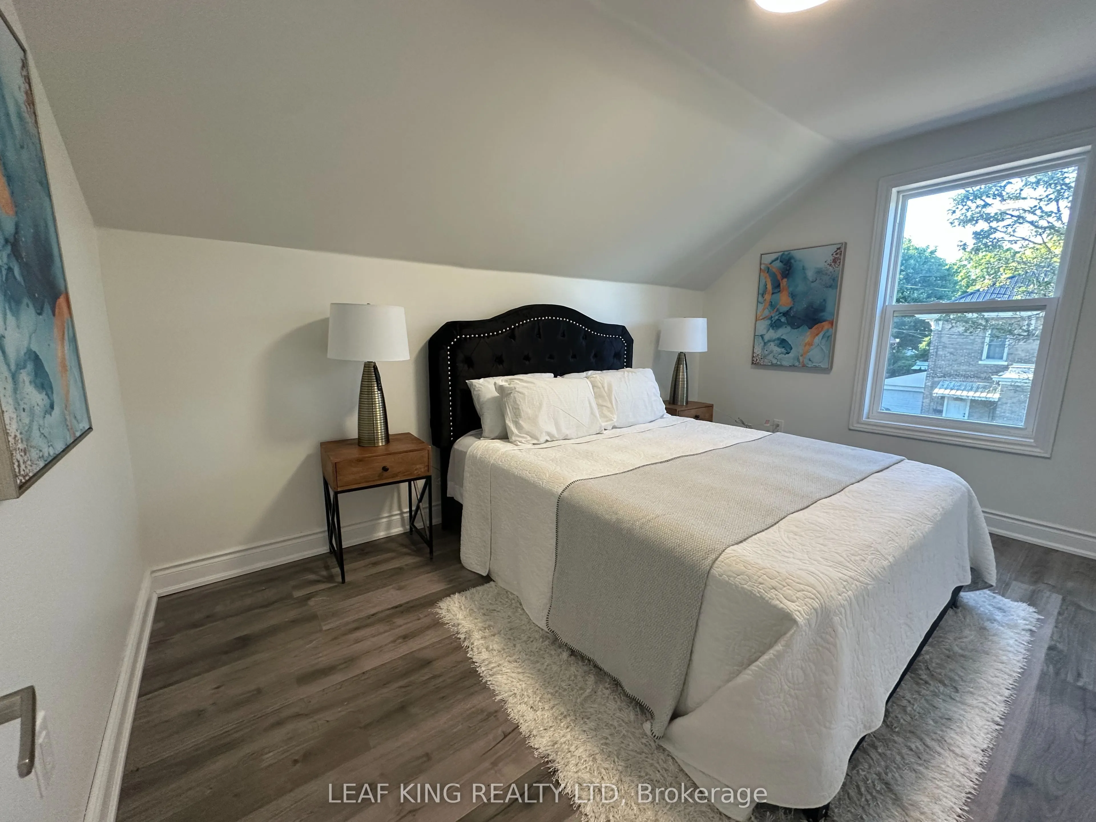 315 Simcoe Street