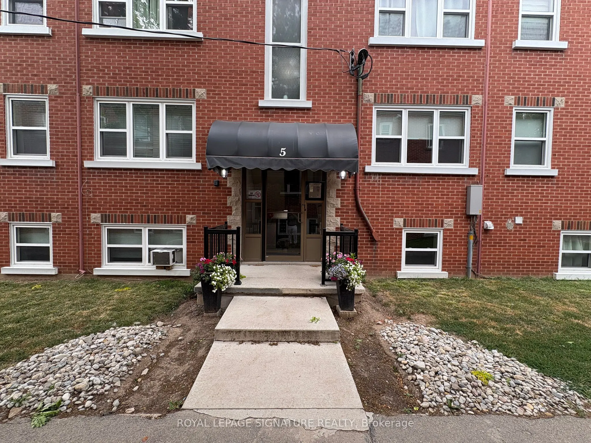 5 Applewood Avenue, #1
