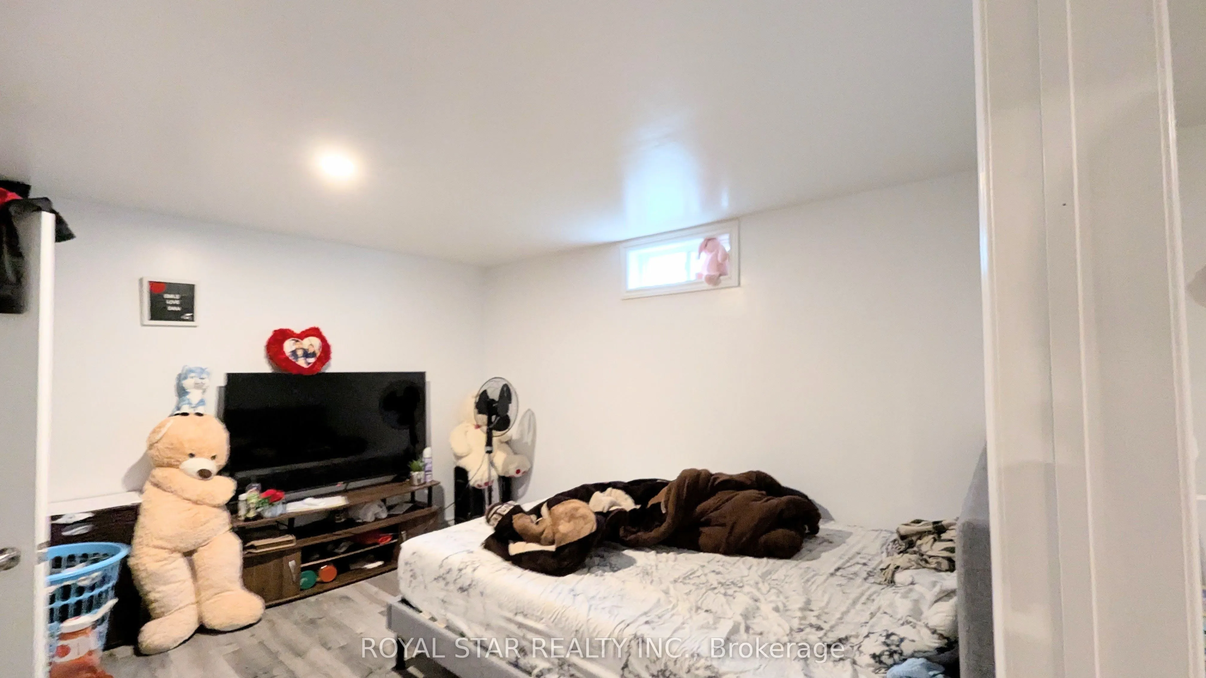 42 Witty Avenue