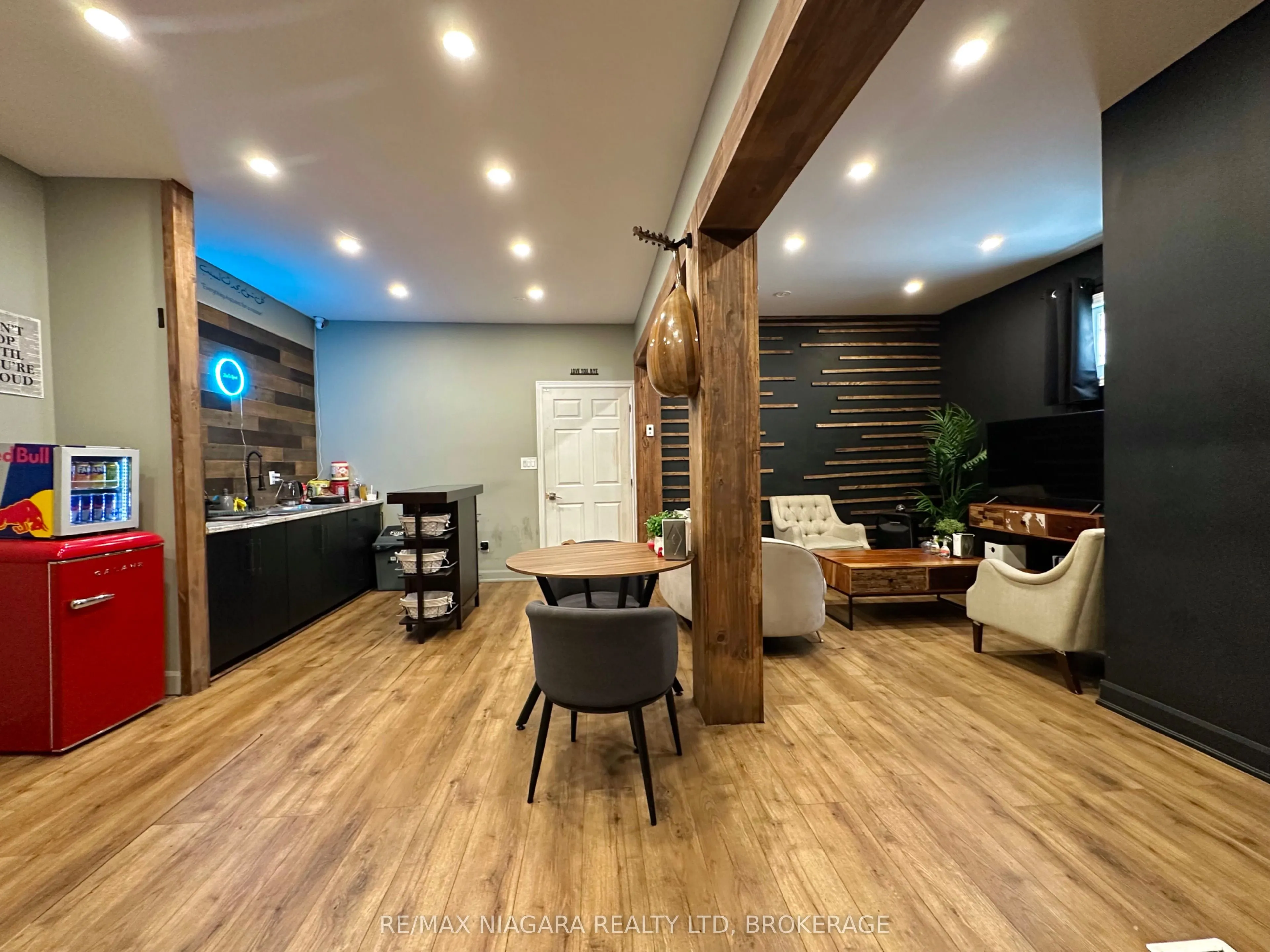 5842 Ferry Street