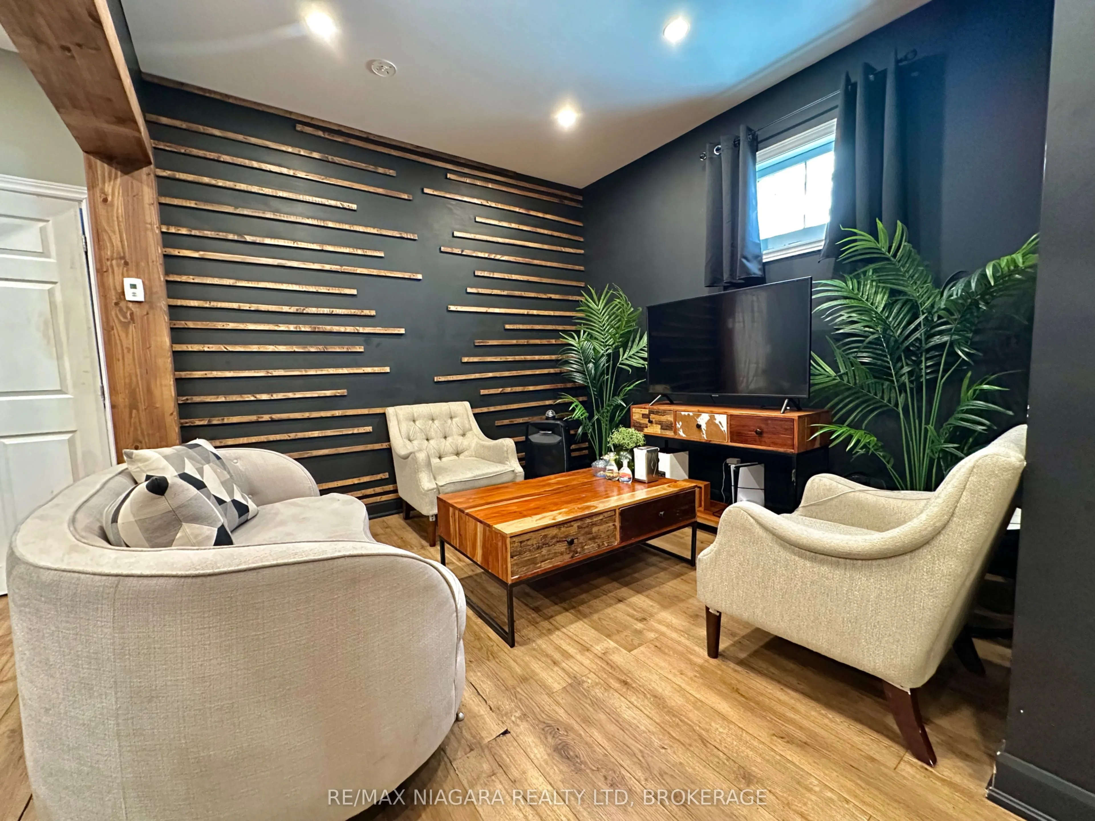 5842 Ferry Street