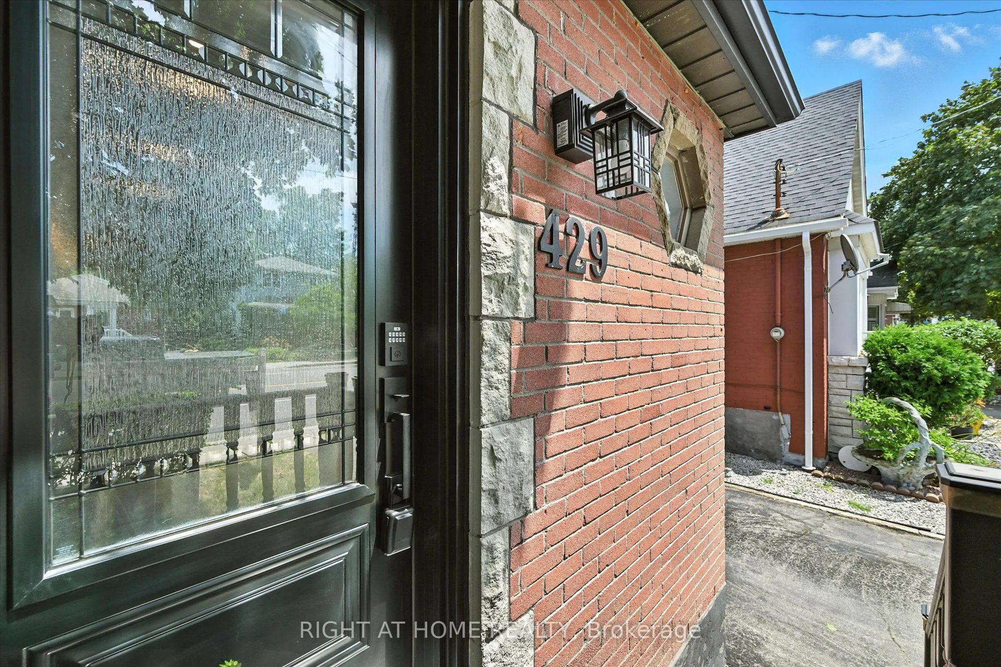429 Fennell Avenue E