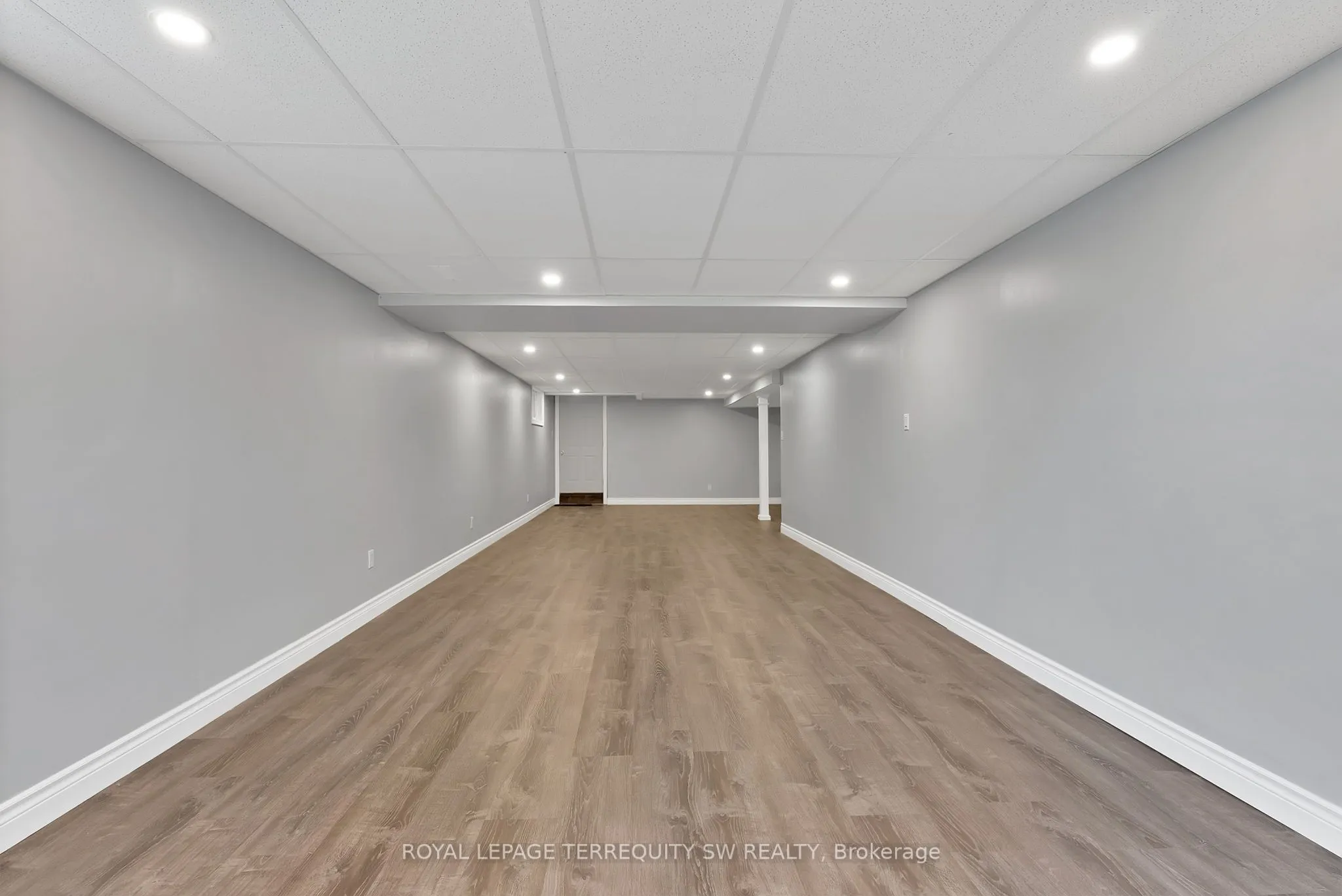 35 Queen Street W