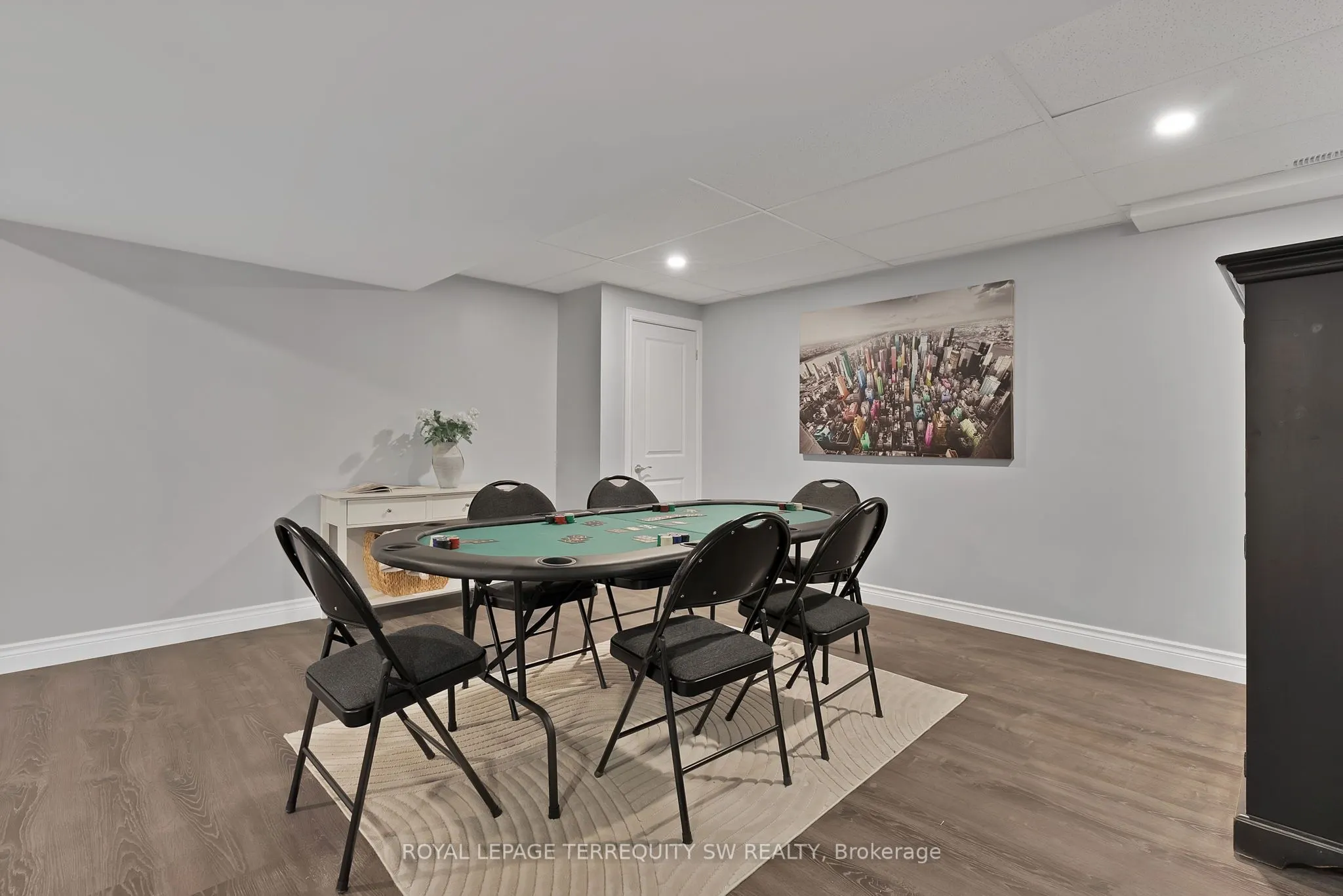 35 Queen Street W