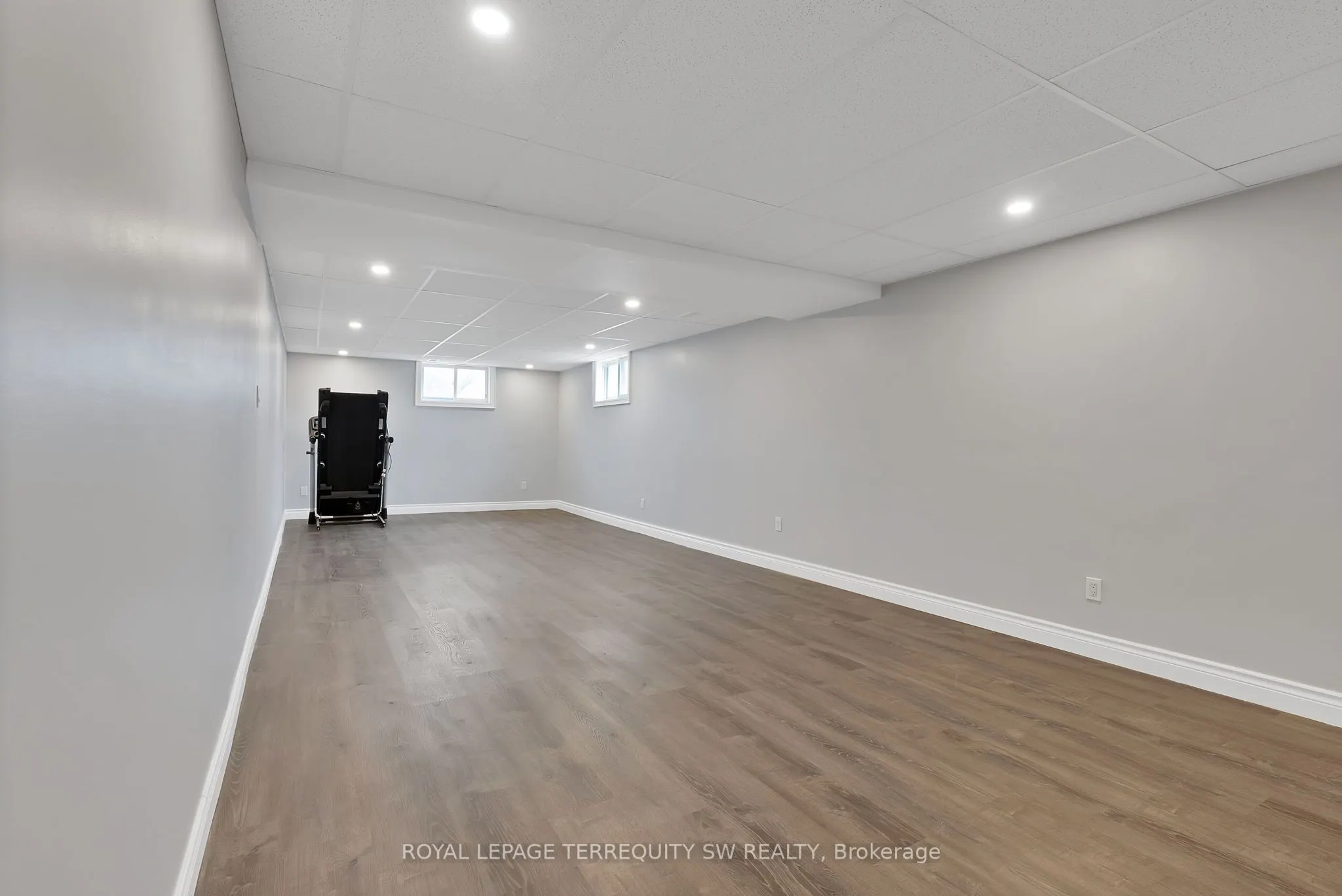 35 Queen Street W