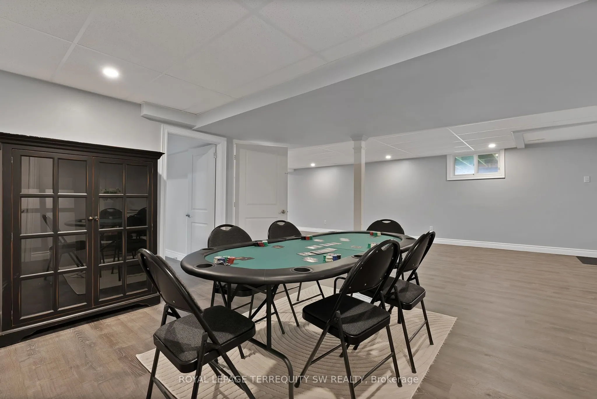 35 Queen Street W