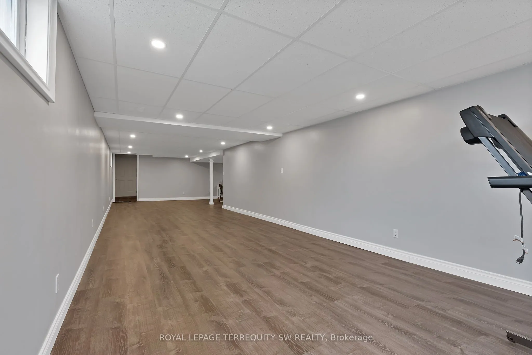 35 Queen Street W