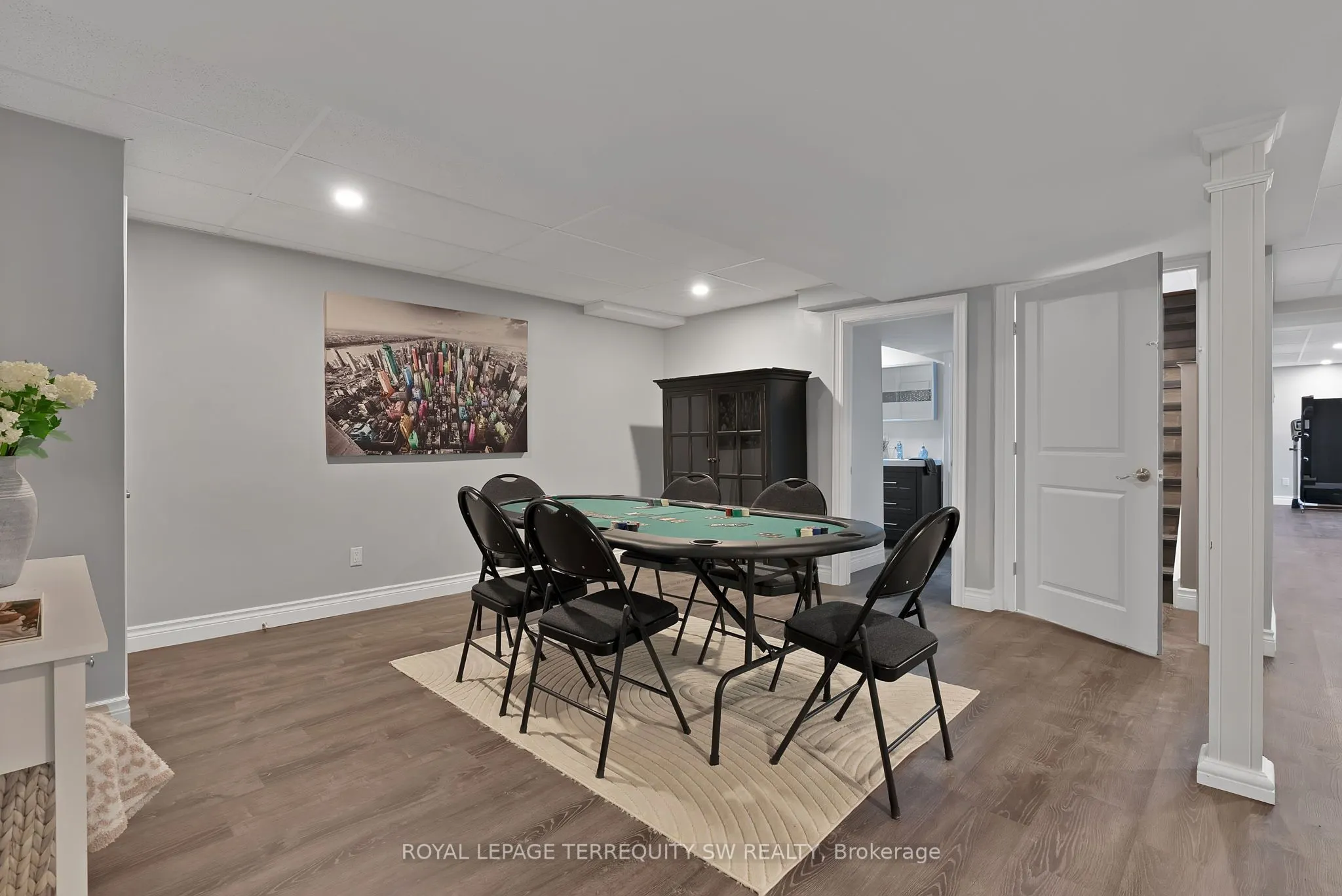 35 Queen Street W