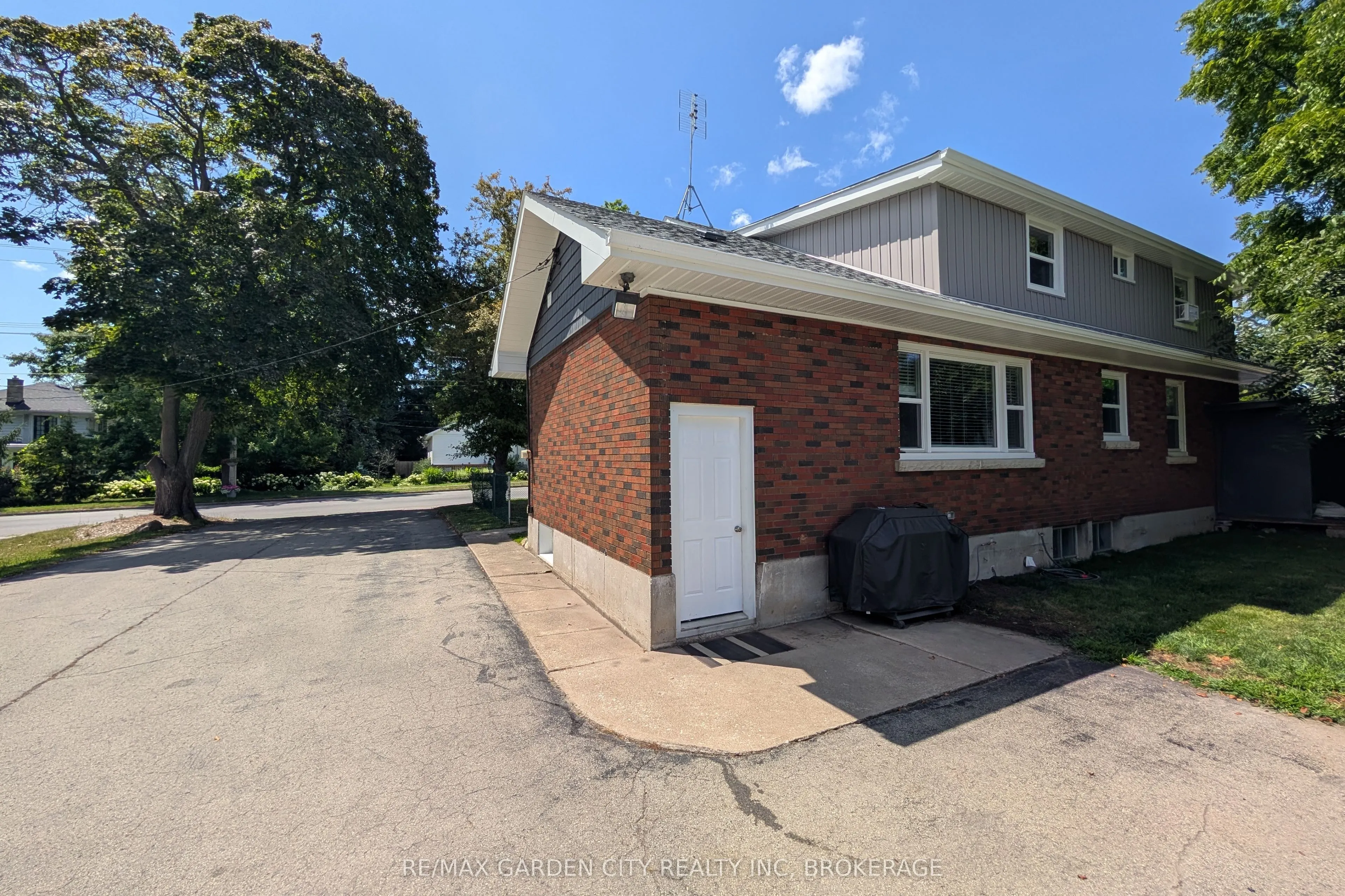 222 Ridgeway Road