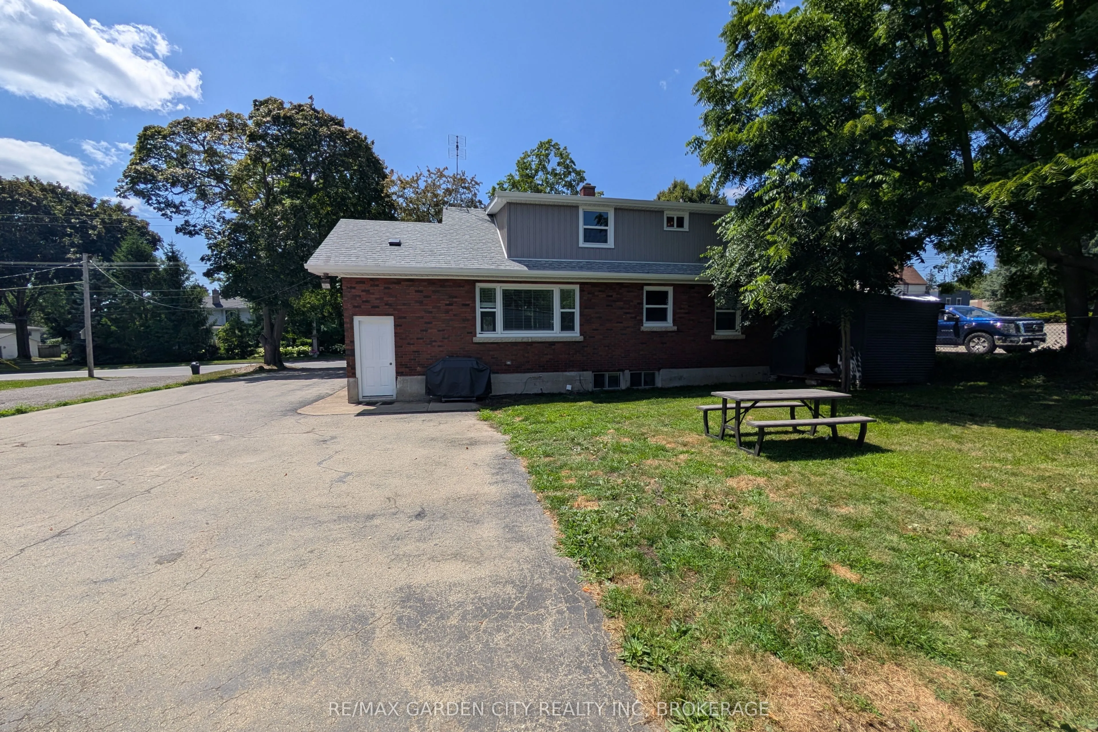 222 Ridgeway Road