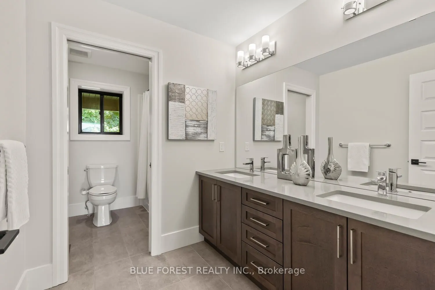 1287 Dyer Crescent