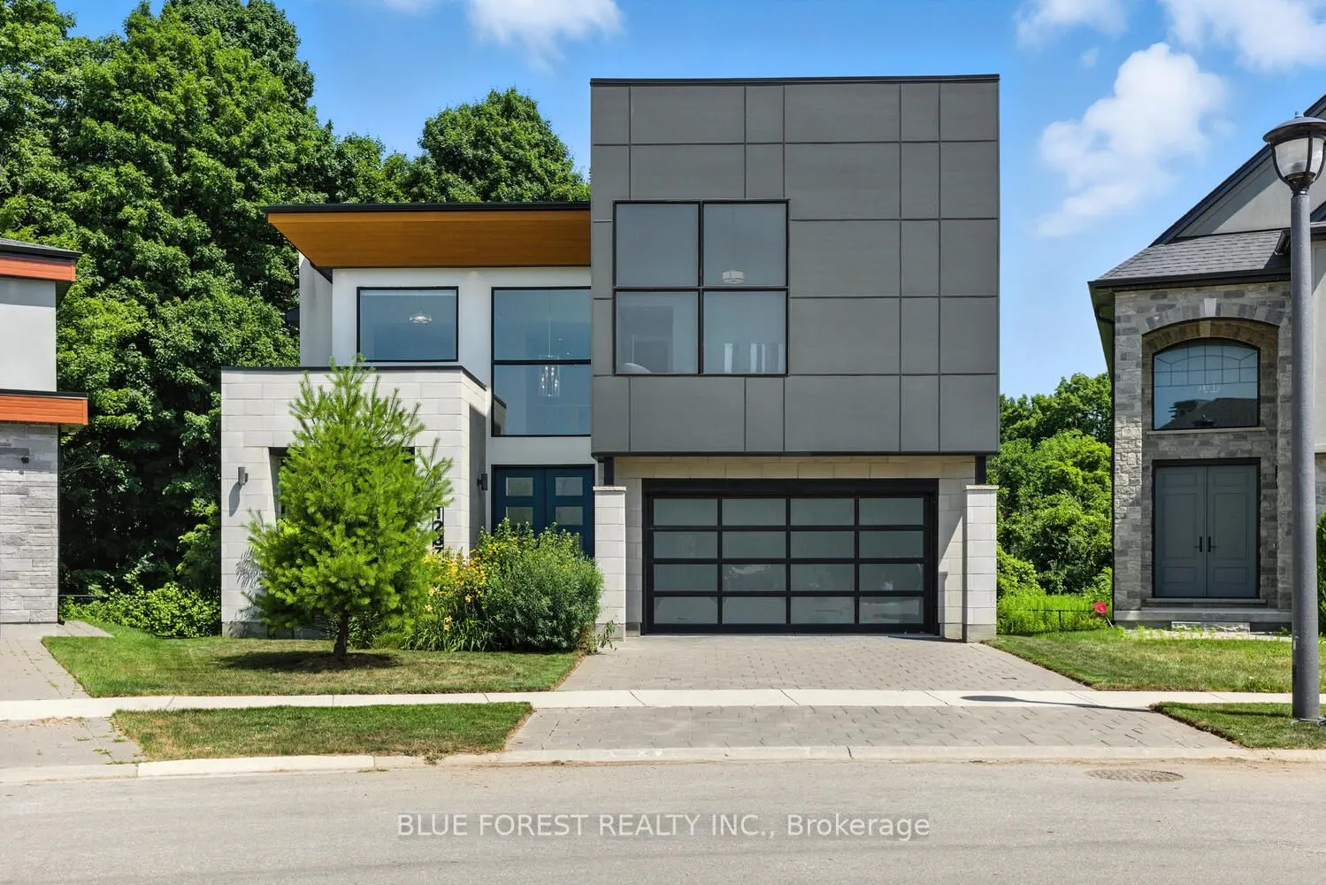 1287 Dyer Crescent