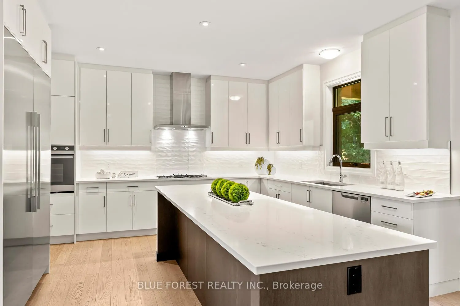 1287 Dyer Crescent