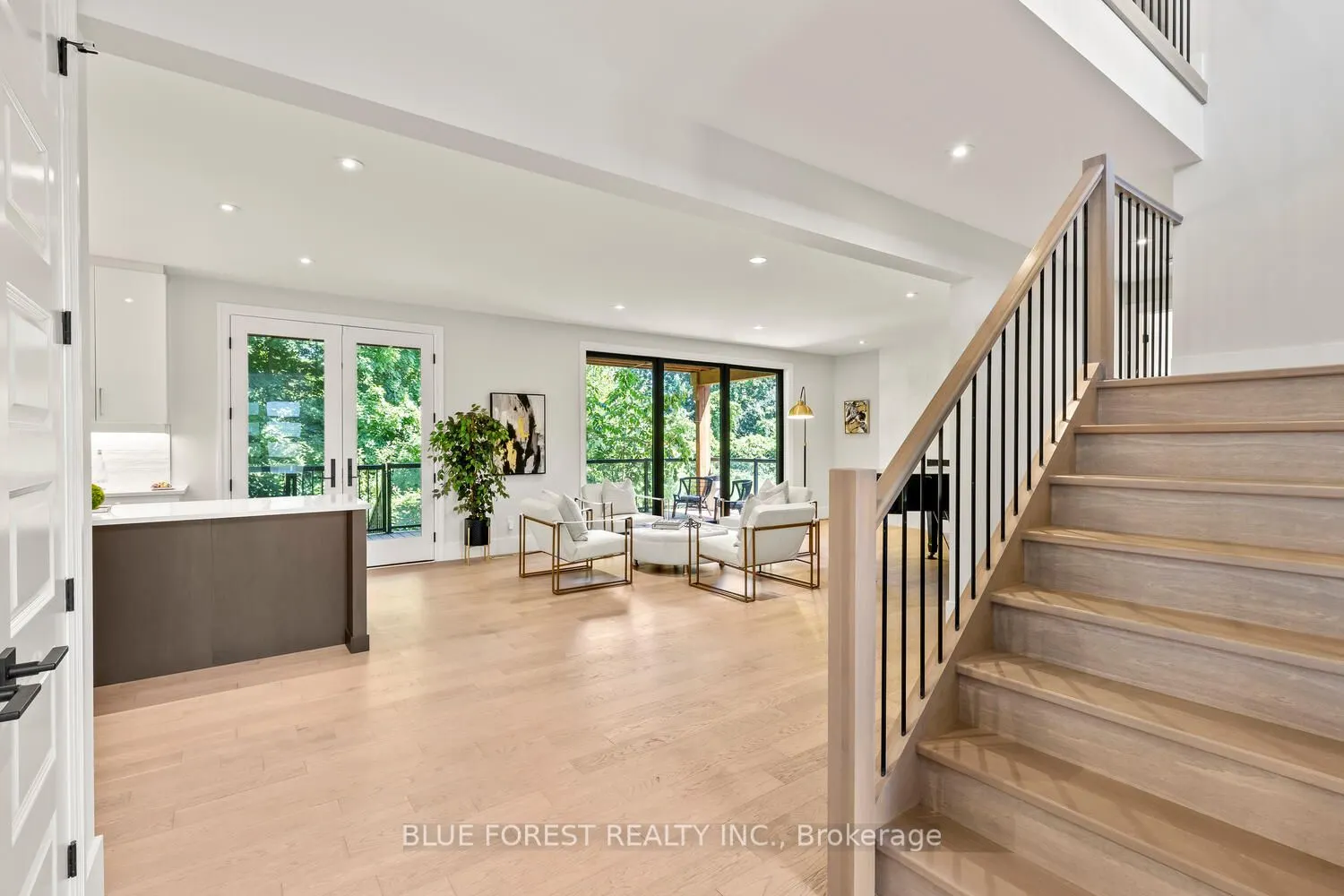 1287 Dyer Crescent