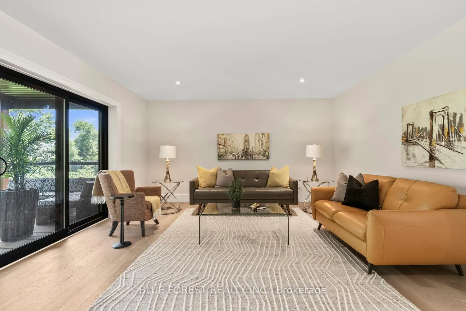1287 Dyer Crescent
