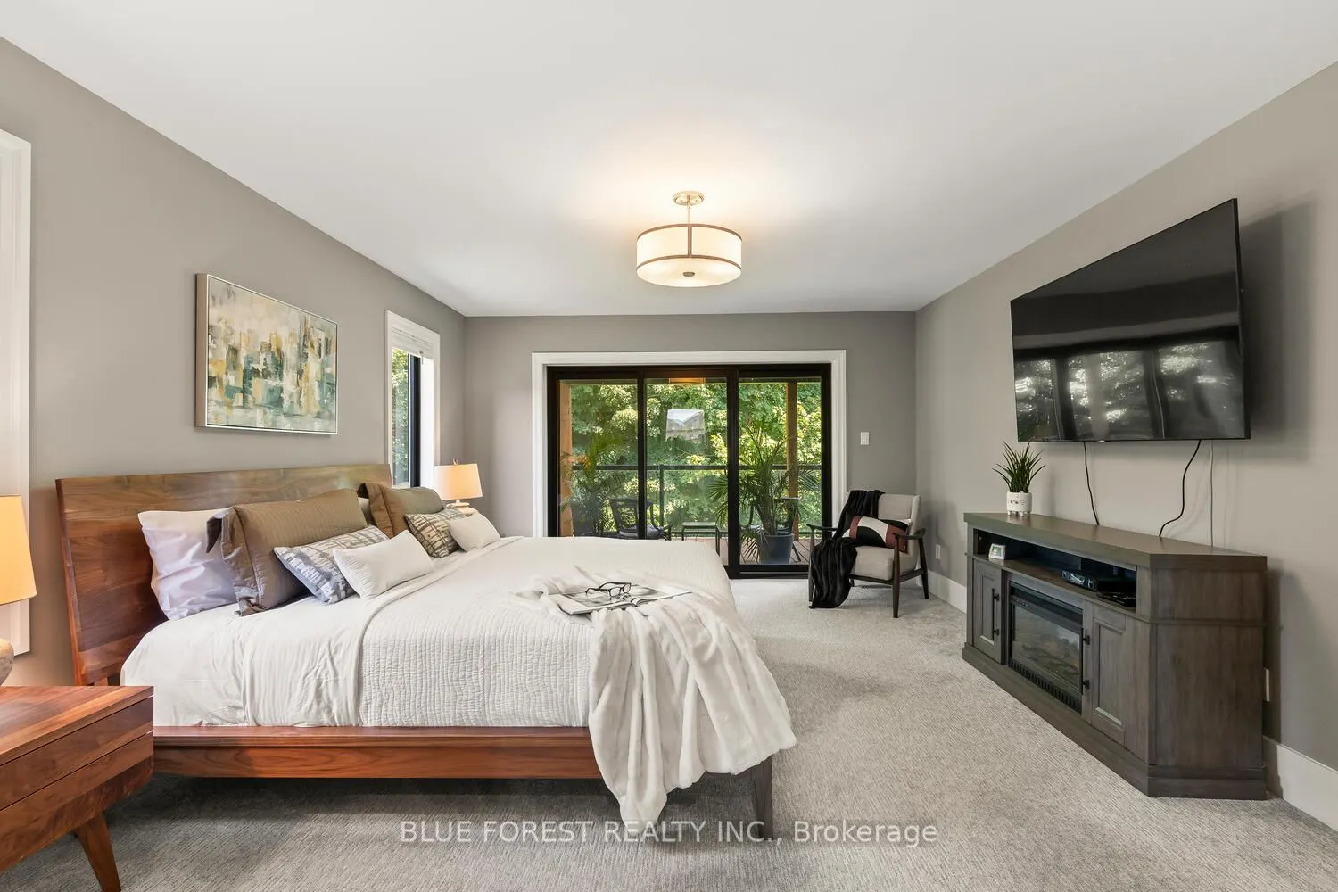 1287 Dyer Crescent