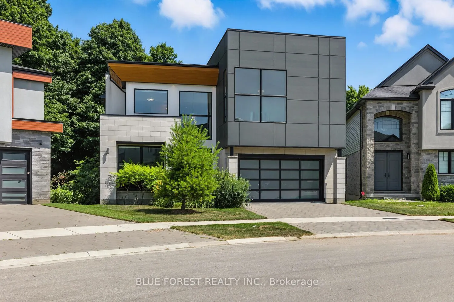 1287 Dyer Crescent
