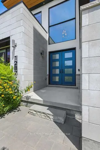 1287 Dyer Crescent