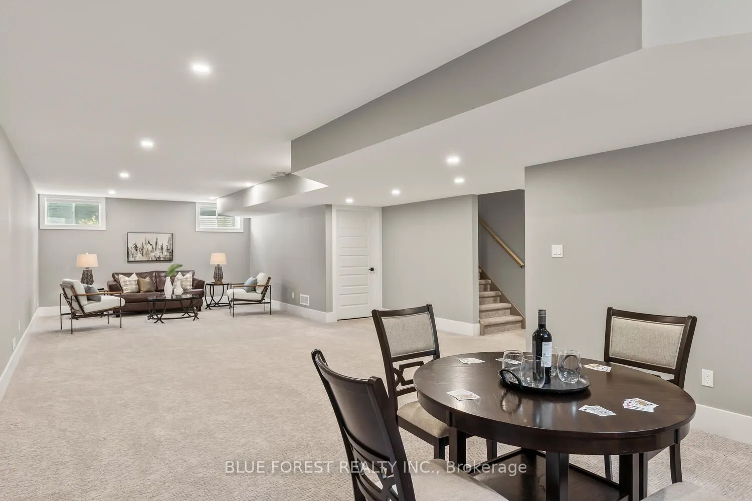 1287 Dyer Crescent