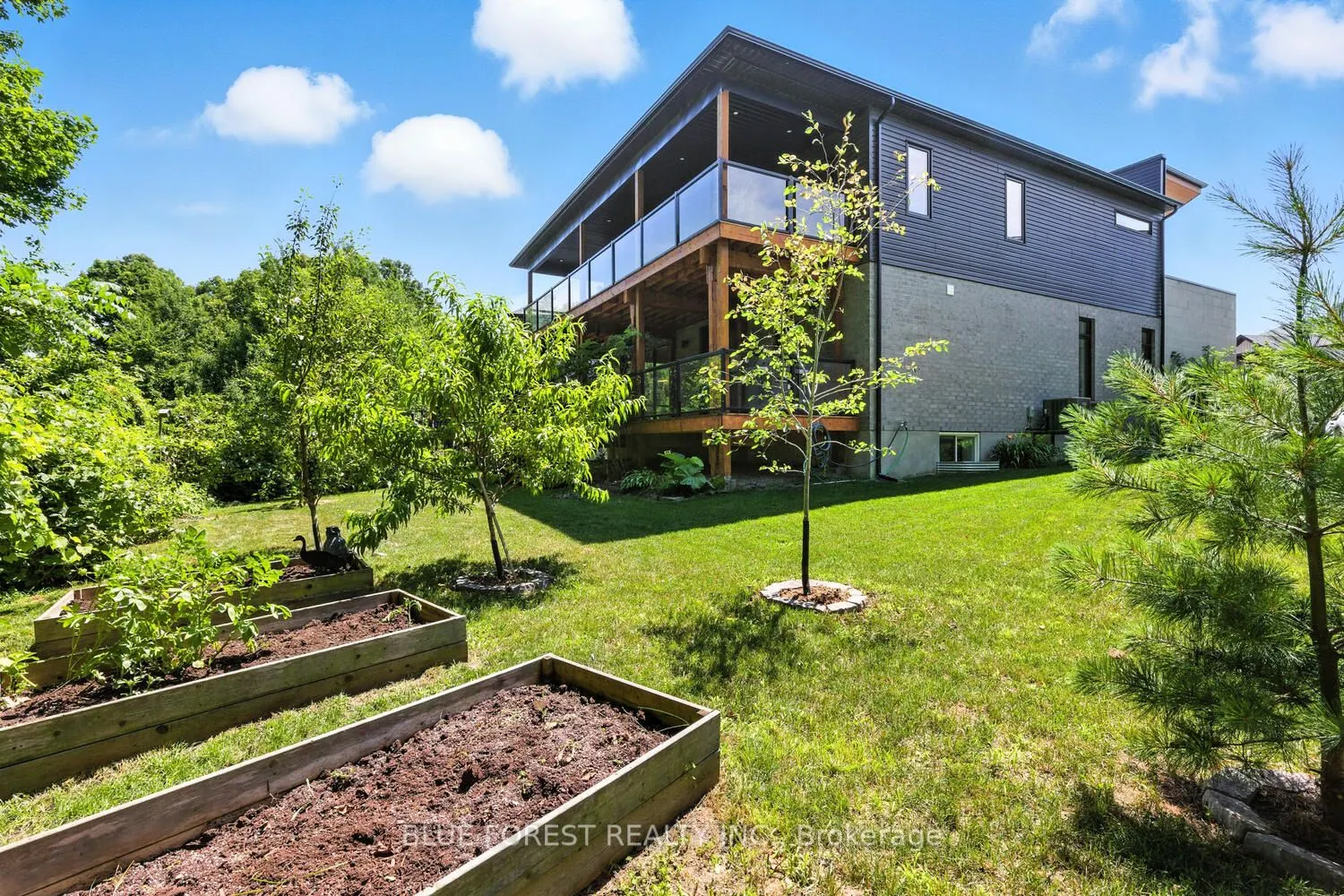 1287 Dyer Crescent