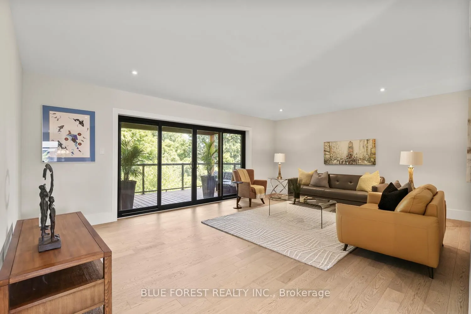 1287 Dyer Crescent