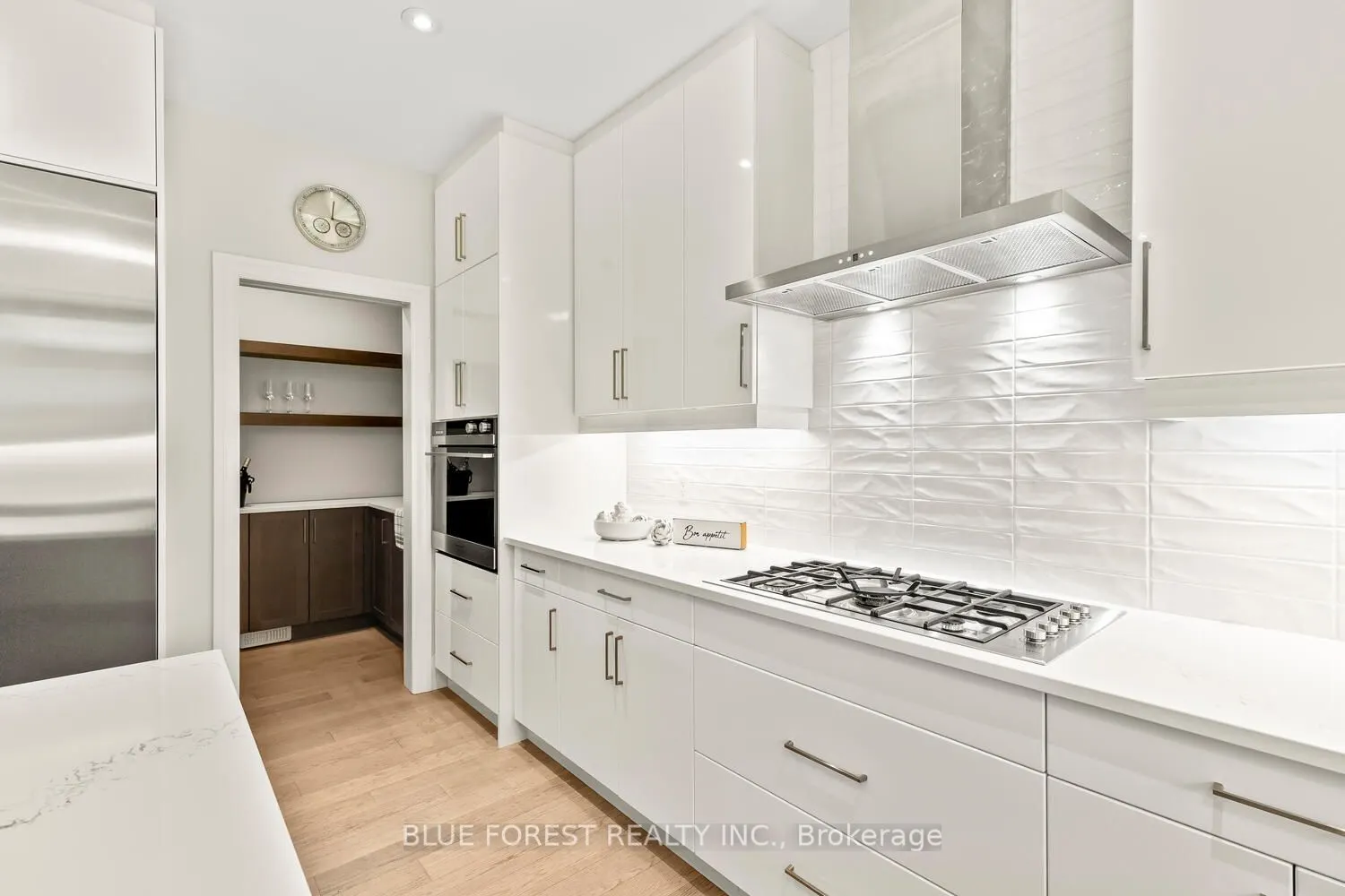 1287 Dyer Crescent