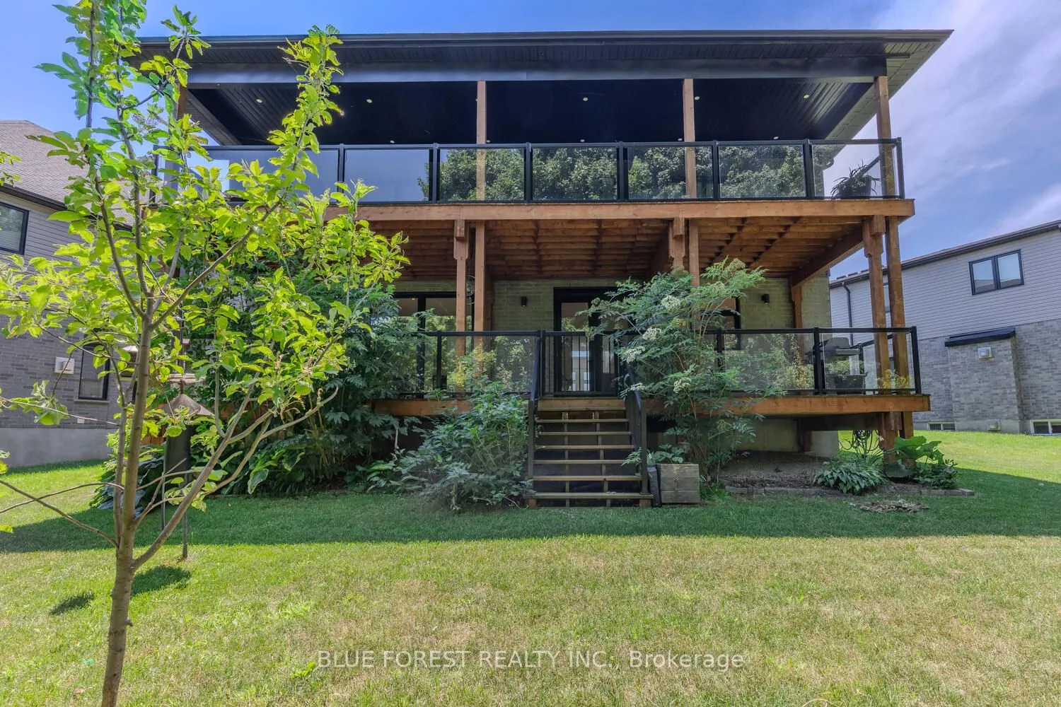 1287 Dyer Crescent